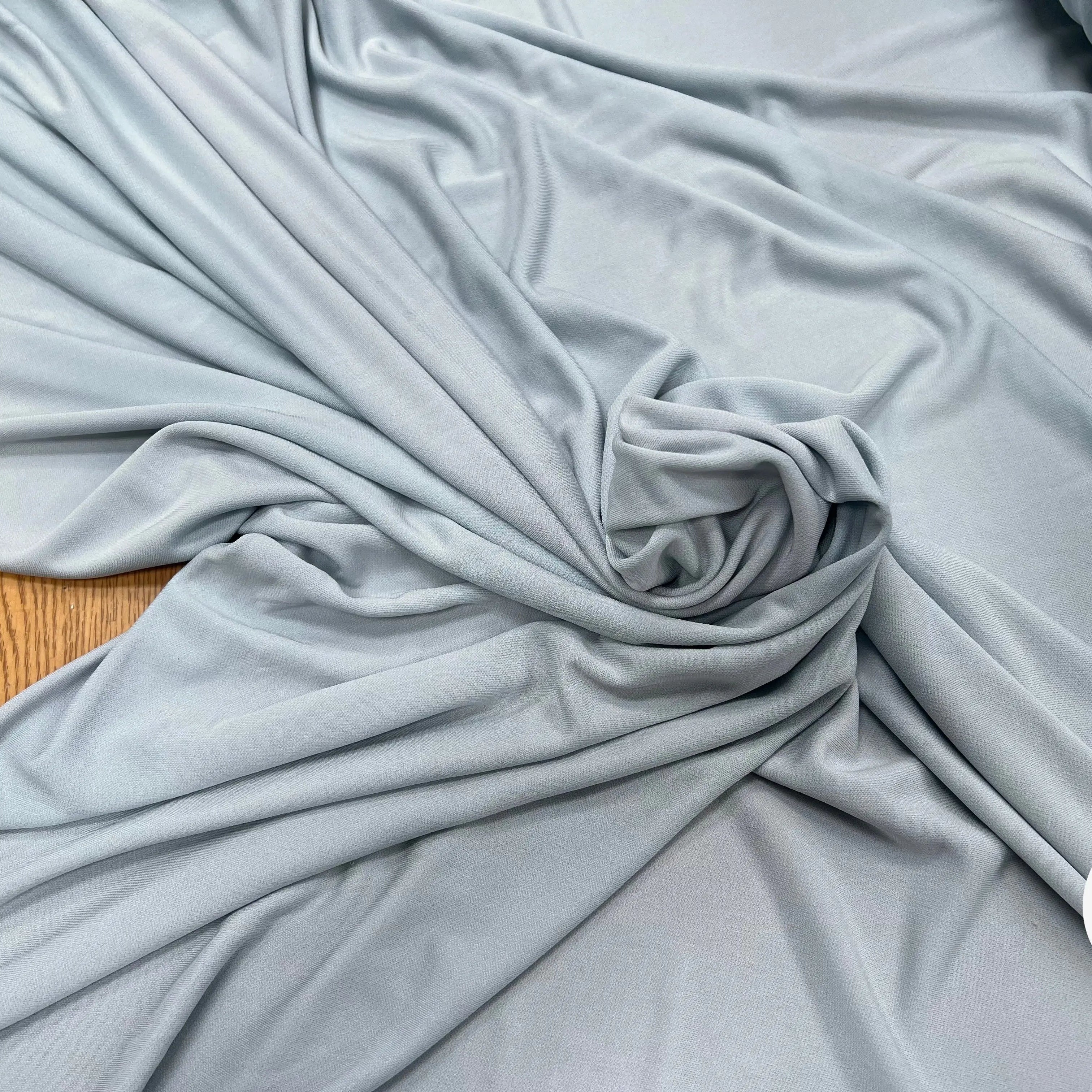 JERSEY ASPECT CRÊPE VISCOSE FROIDE 8% EA BLEU BÉBÉ - My Little Coupon