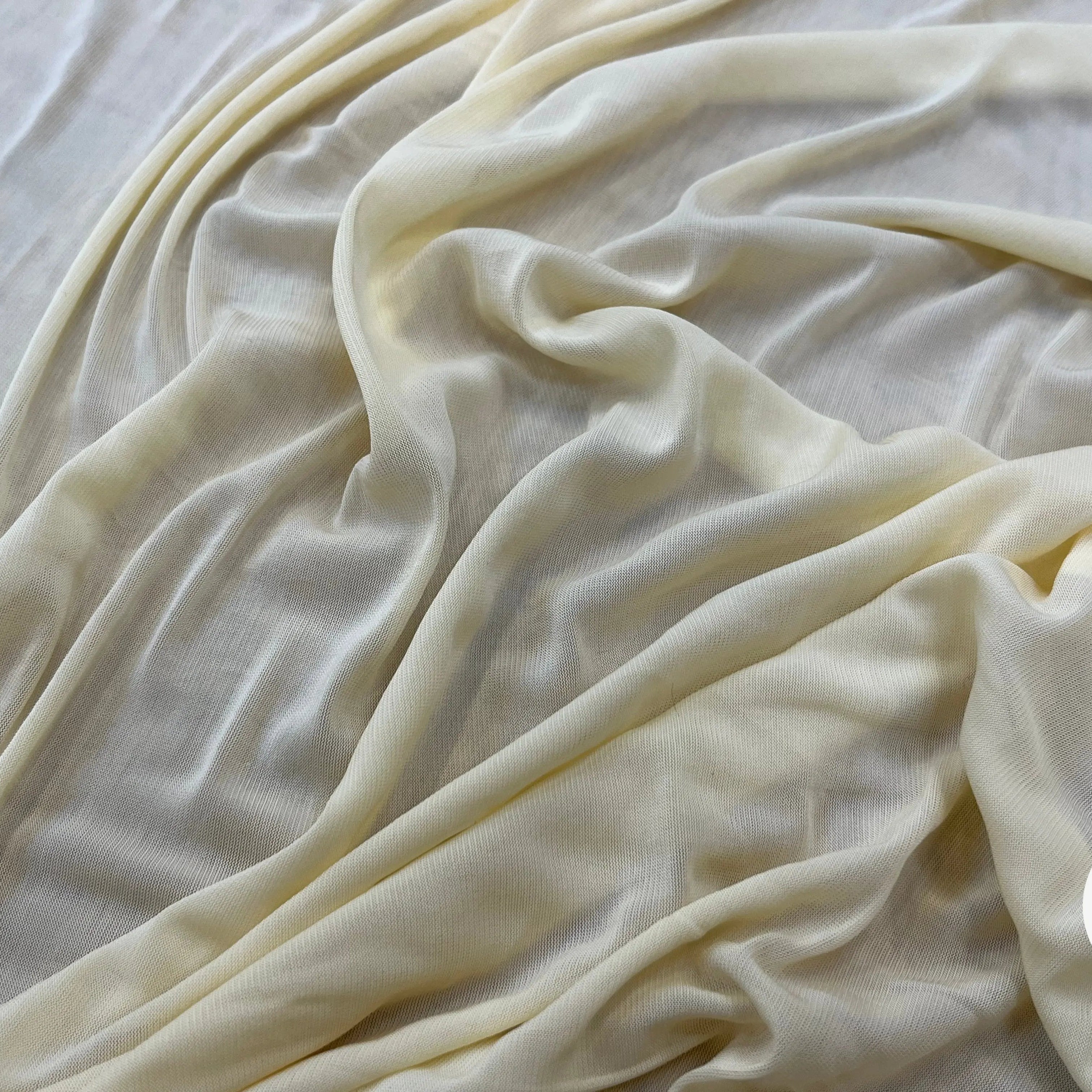 JERSEY ASPECT CRÊPE VISCOSE FROIDE 8% EA JAUNE LIMANCELLO - My Little Coupon