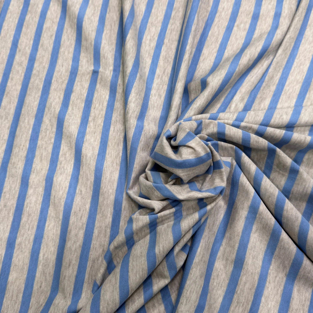 JERSEY DE COTON DOUX STRETCH RAYURES BLEU BÉBÉ ET GRIS FABRICATION RÉGION DE TROYES 🇫🇷 - My Little Coupon