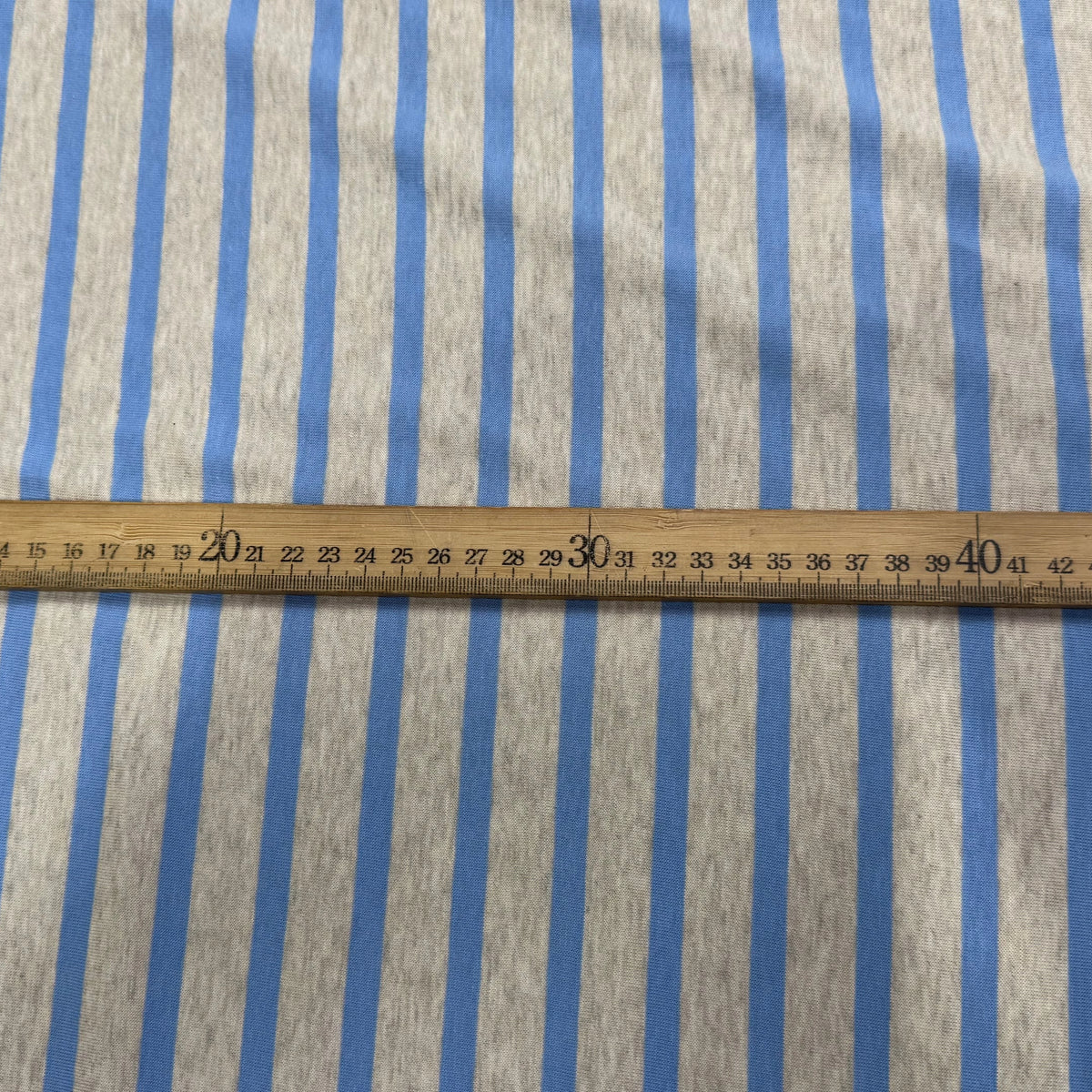 JERSEY DE COTON DOUX STRETCH RAYURES BLEU BÉBÉ ET GRIS FABRICATION RÉGION DE TROYES 🇫🇷 - My Little Coupon