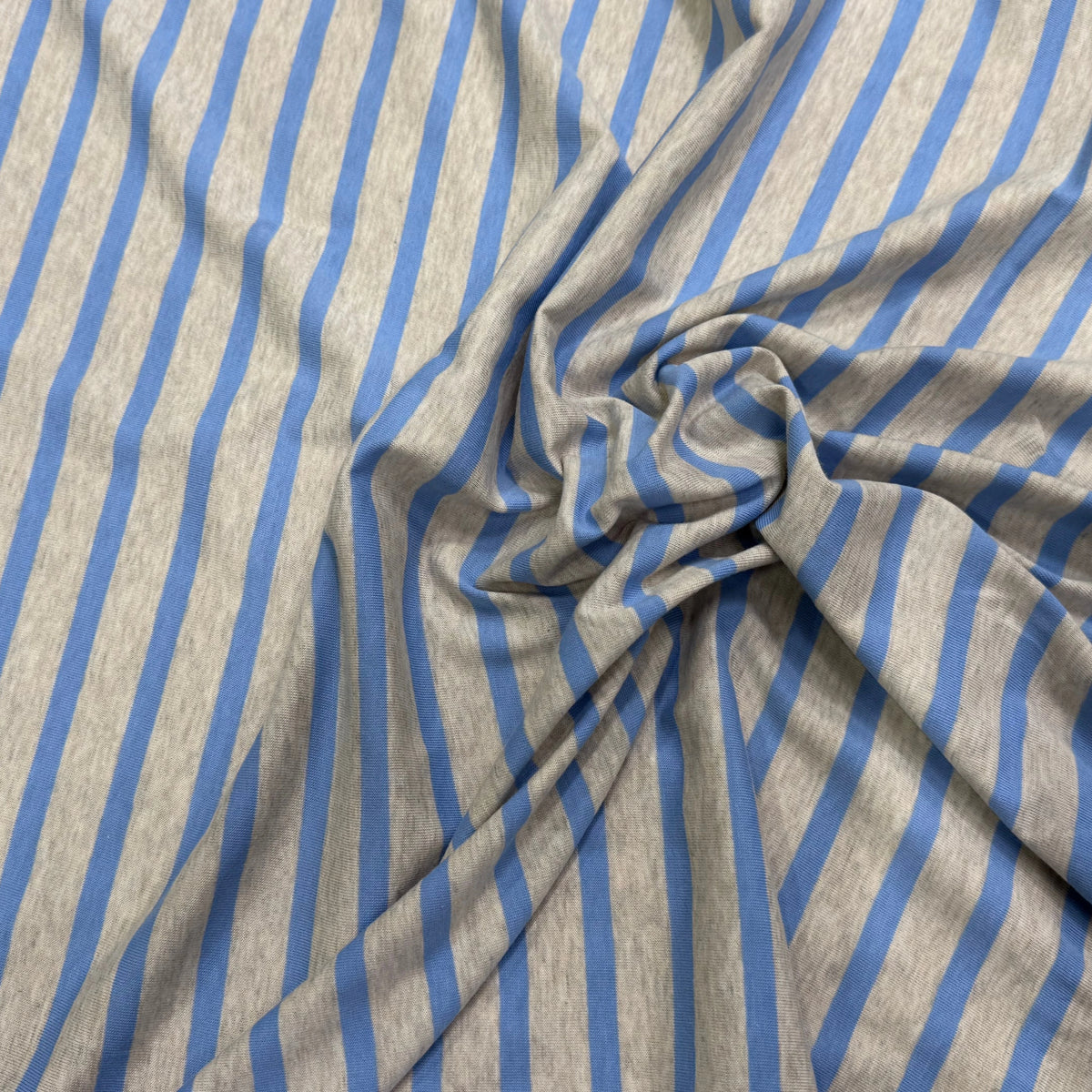JERSEY DE COTON DOUX STRETCH RAYURES BLEU BÉBÉ ET GRIS FABRICATION RÉGION DE TROYES 🇫🇷 - My Little Coupon