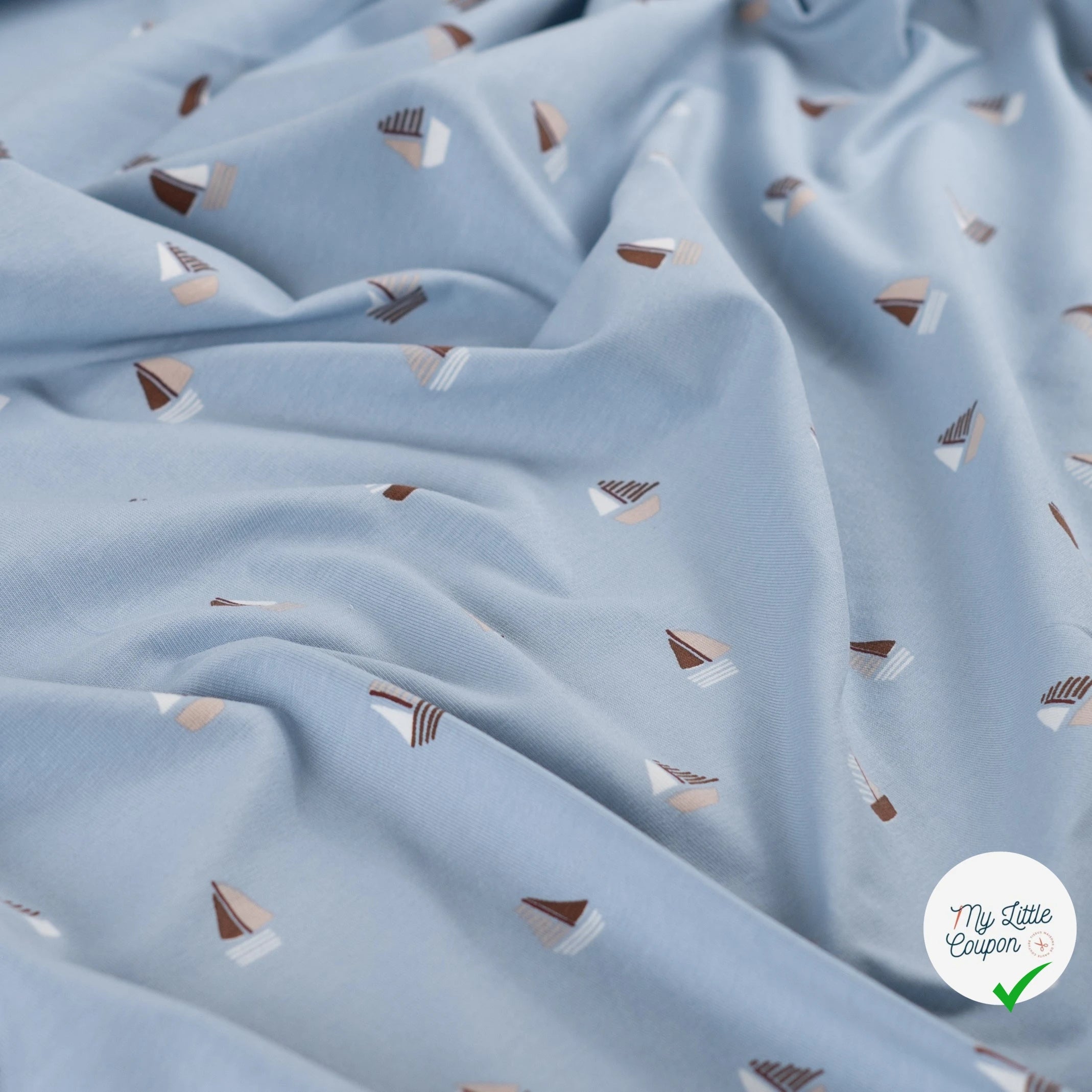 JERSEY DE COTON IMPRIMÉ BATEAUX FOND BLEU GRISÉ - My Little Coupon