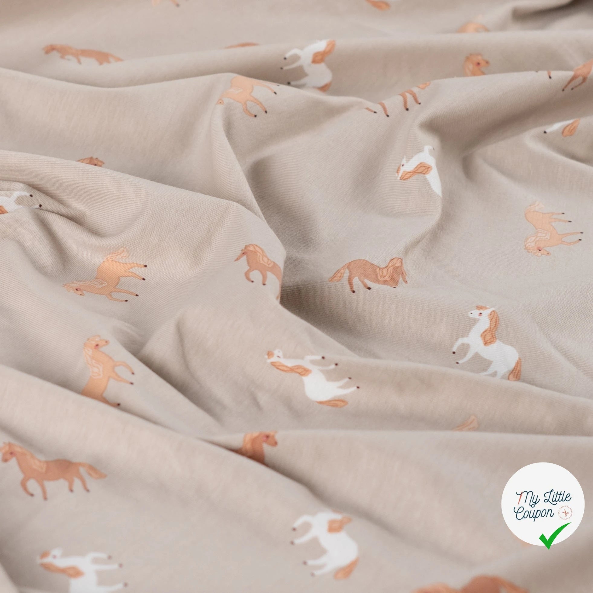 JERSEY DE COTON IMPRIMÉ CHEVAUX FOND SABLE - My Little Coupon