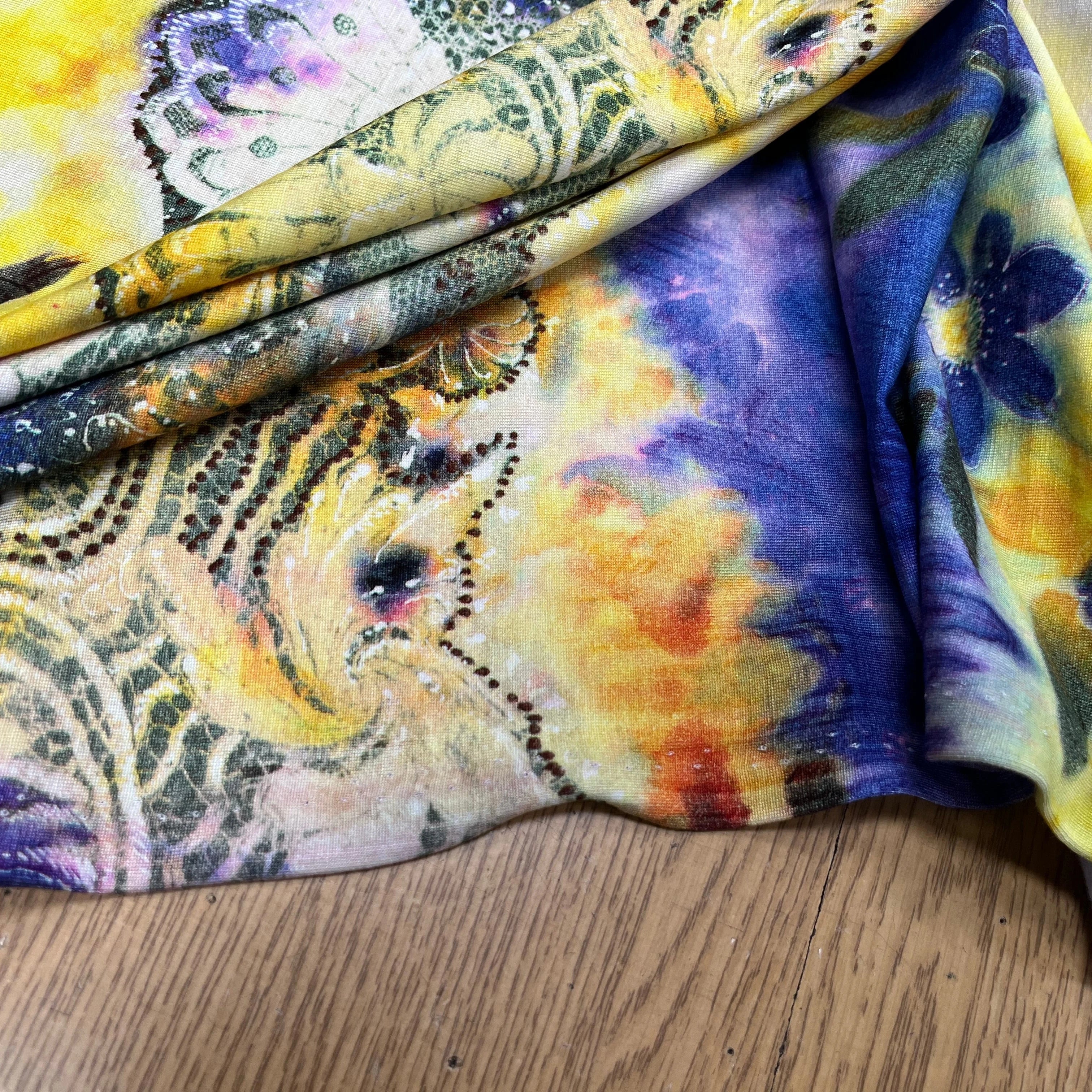 JERSEY DE COTON IMPRIMÉ FLEURS JAUNE&VIOLET - My Little Coupon