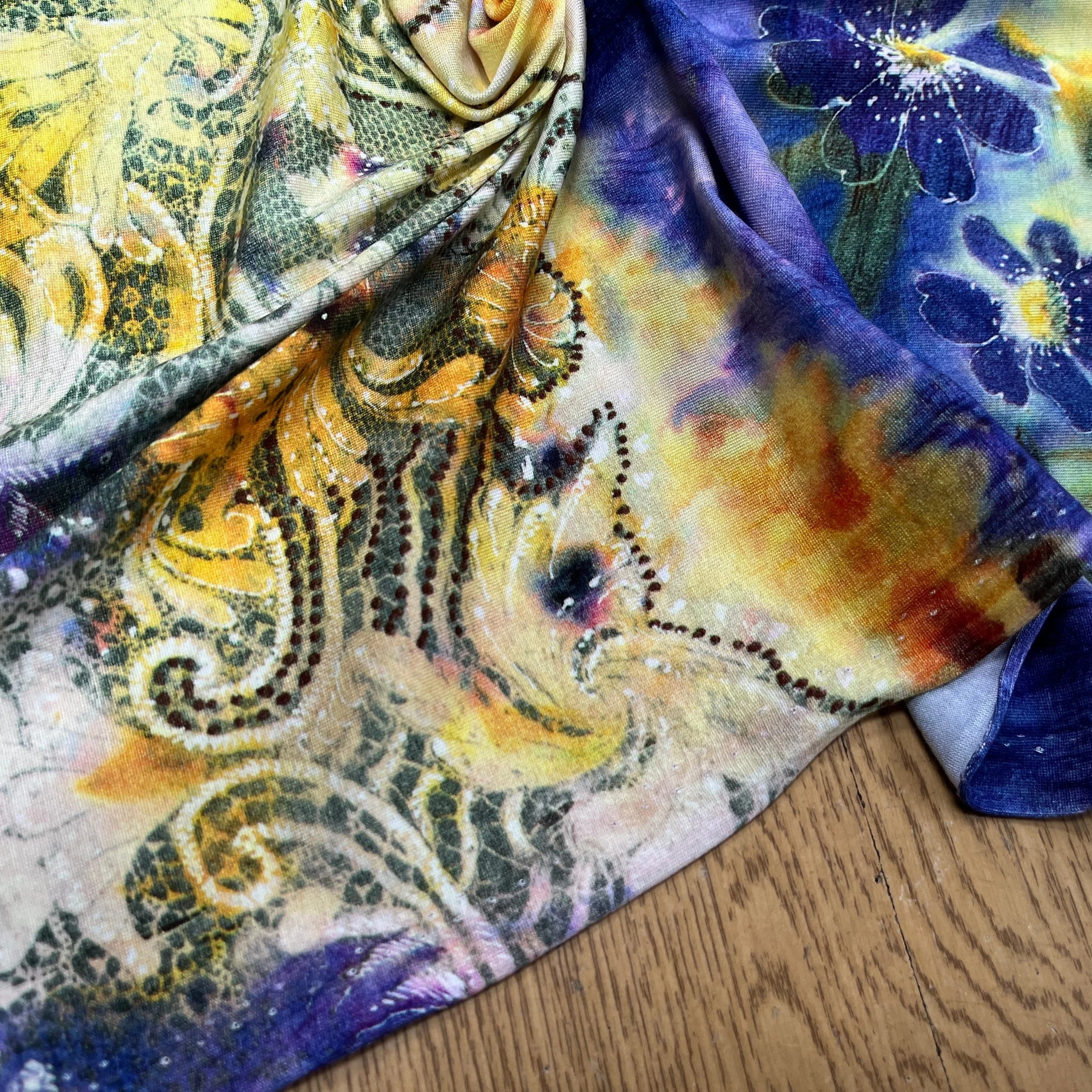 JERSEY DE COTON IMPRIMÉ FLEURS JAUNE&VIOLET - My Little Coupon