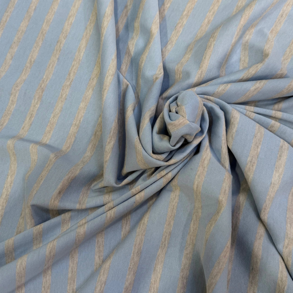 JERSEY DE COTON RAYURES GRISES FOND BLEU CIEL FABRICATION RÉGION DE TROYES 🇫🇷 - My Little Coupon