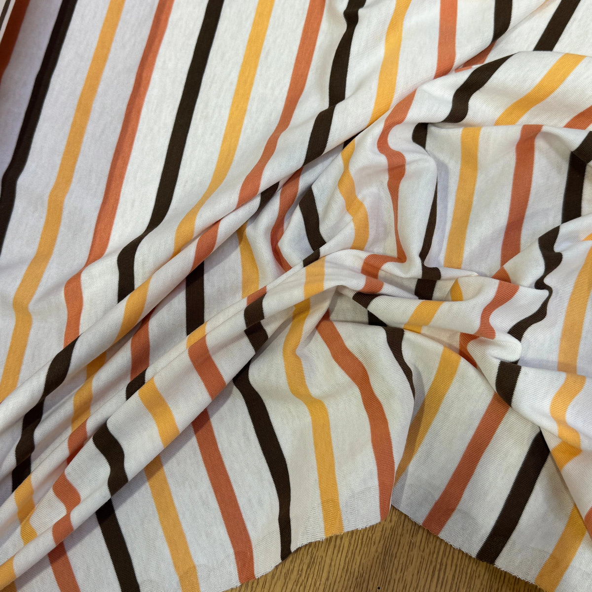 JERSEY DE COTON SUPER DOUX STRETCH RAYURES MULTICOLORES ORANGE JAUNE NOIR FABRICATION RÉGION DE TROYES 🇫🇷 - My Little Coupon
