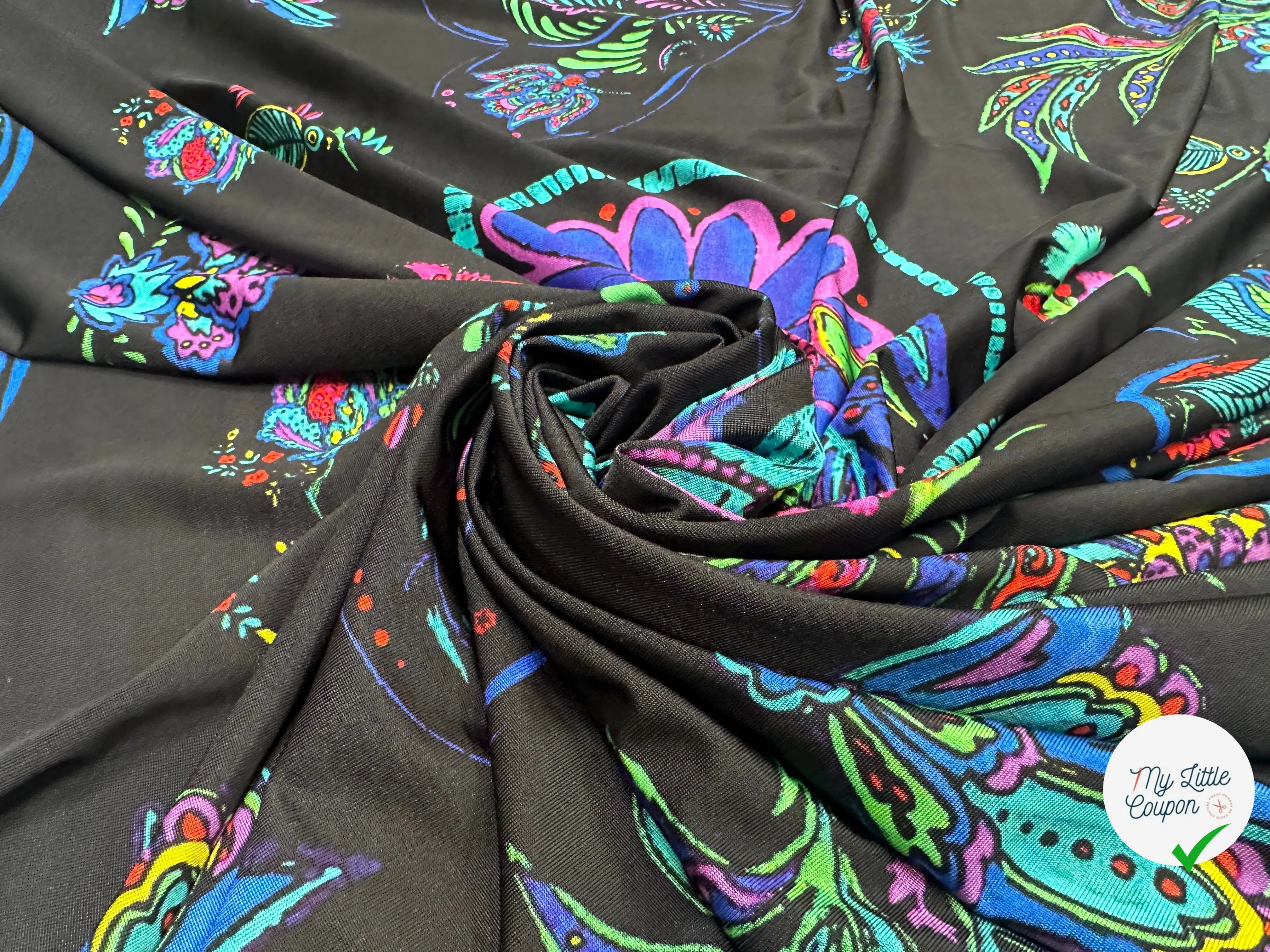 JERSEY FLUIDE VISCOSE DE COULEUR VEGETALE FOND NOIR - My Little Coupon