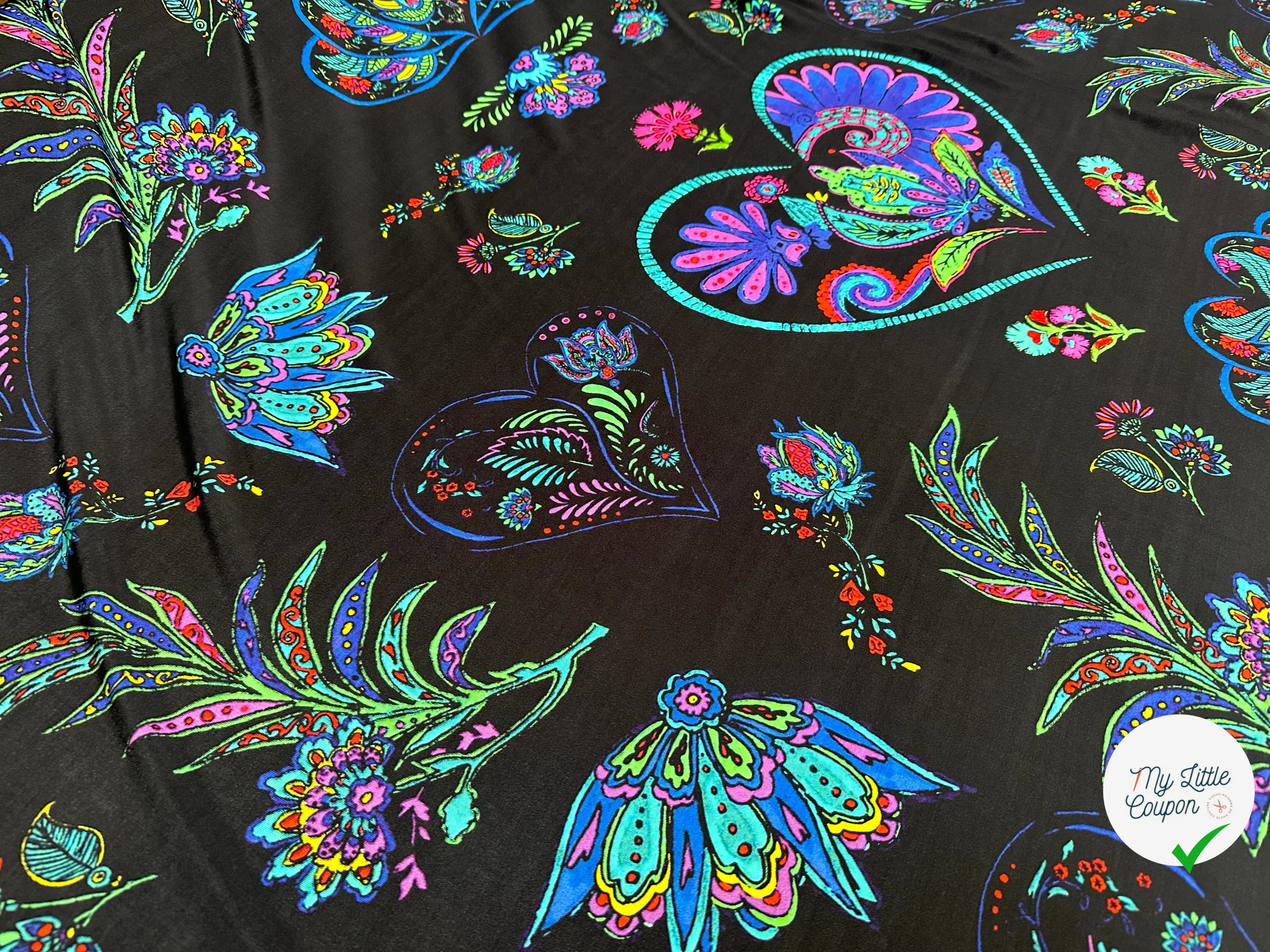 JERSEY FLUIDE VISCOSE DE COULEUR VEGETALE FOND NOIR - My Little Coupon