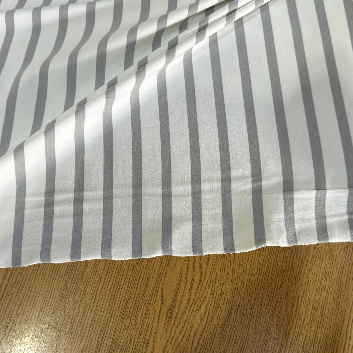JERSEY PEAU DE PÊCHE ULTRA STRETCH RAYURES BLANC ET GRIS FABRICATION RÉGION DE TROYES 🇫🇷 - My Little Coupon