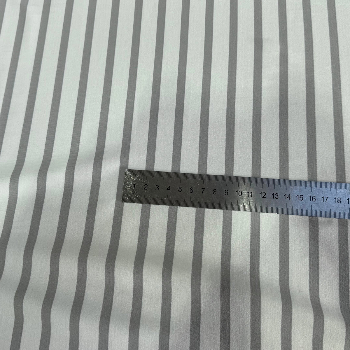 JERSEY PEAU DE PÊCHE ULTRA STRETCH RAYURES BLANC ET GRIS FABRICATION RÉGION DE TROYES 🇫🇷 - My Little Coupon