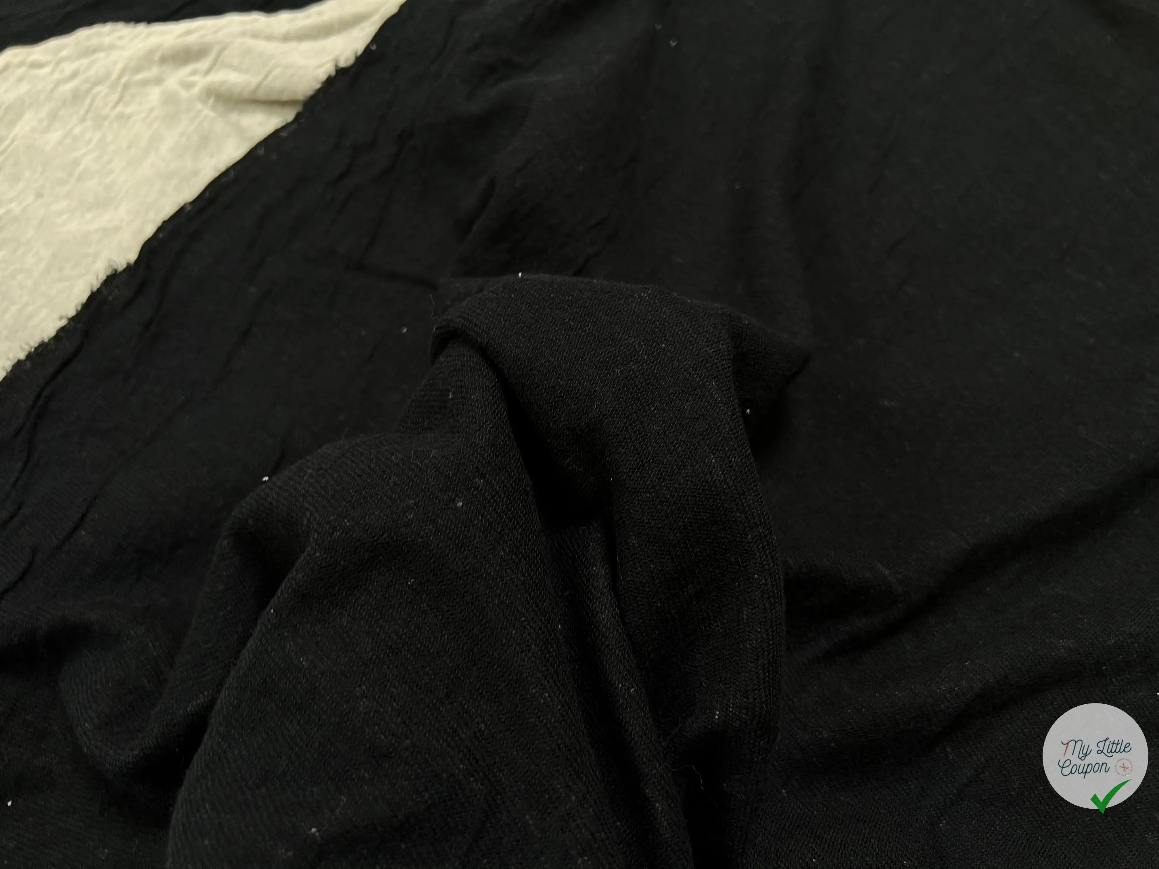 JERSEY REVERSIBLE LÉGÉREMENT FROISSÉ CONTRECOLLÉ NOIR ET BLANC CASSÉ - coupon de tissu de 3 mètres - My Little Coupon - tissu - coudre