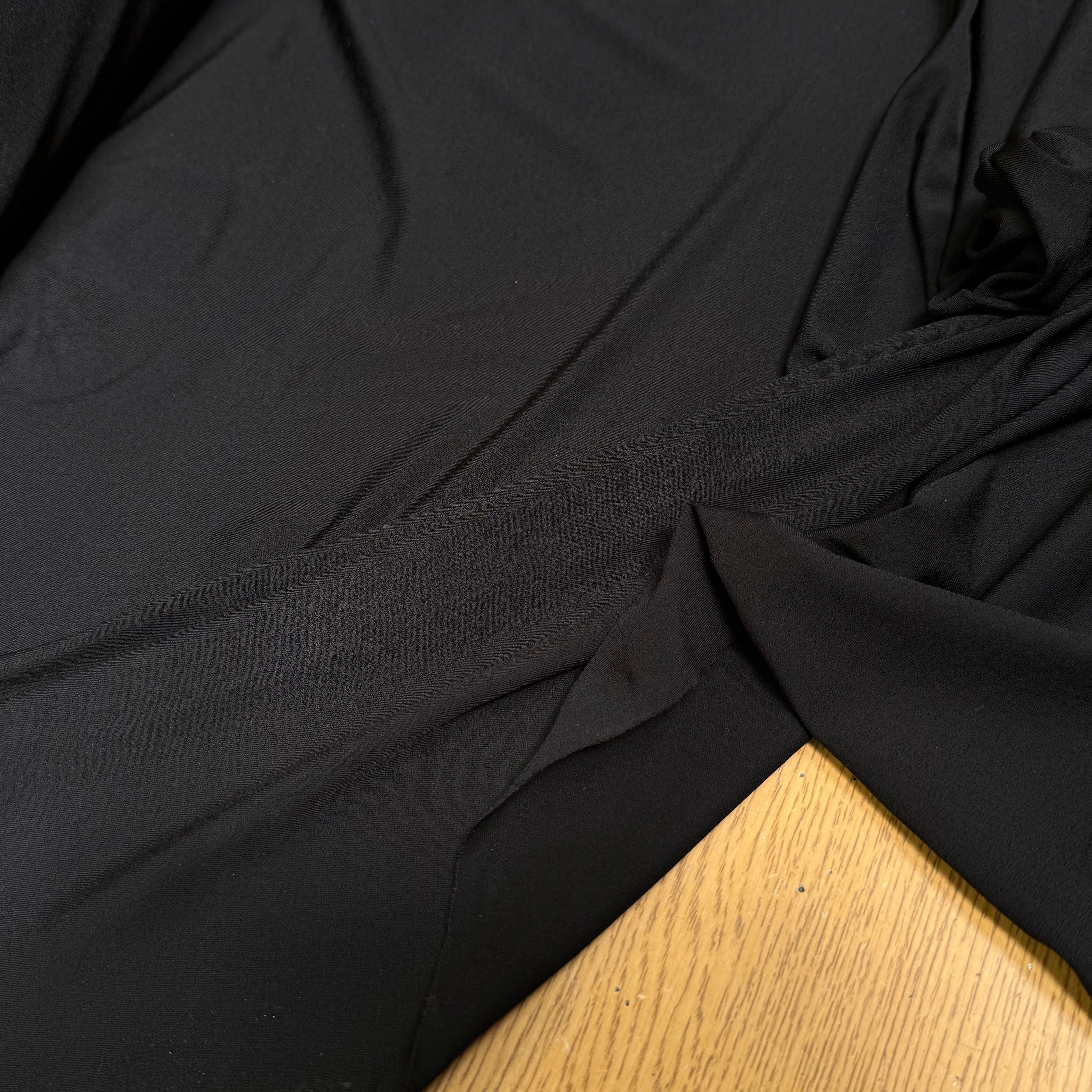 JERSEY VISCOSE ULTRA STRETCH NOIR LÉGÈREMENT SATINÉ - My Little Coupon