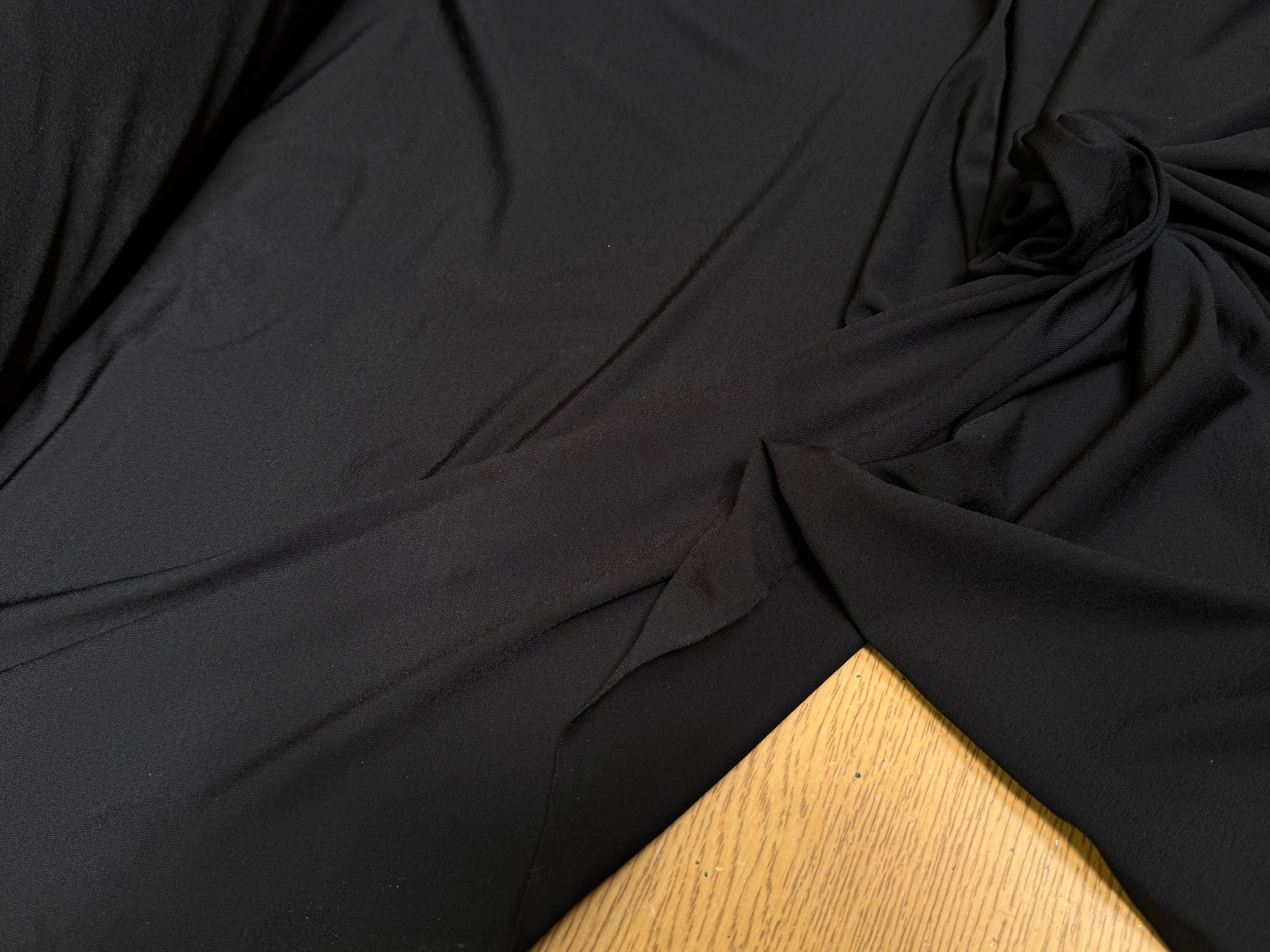 JERSEY VISCOSE ULTRA STRETCH NOIR LÉGÈREMENT SATINÉ - My Little Coupon
