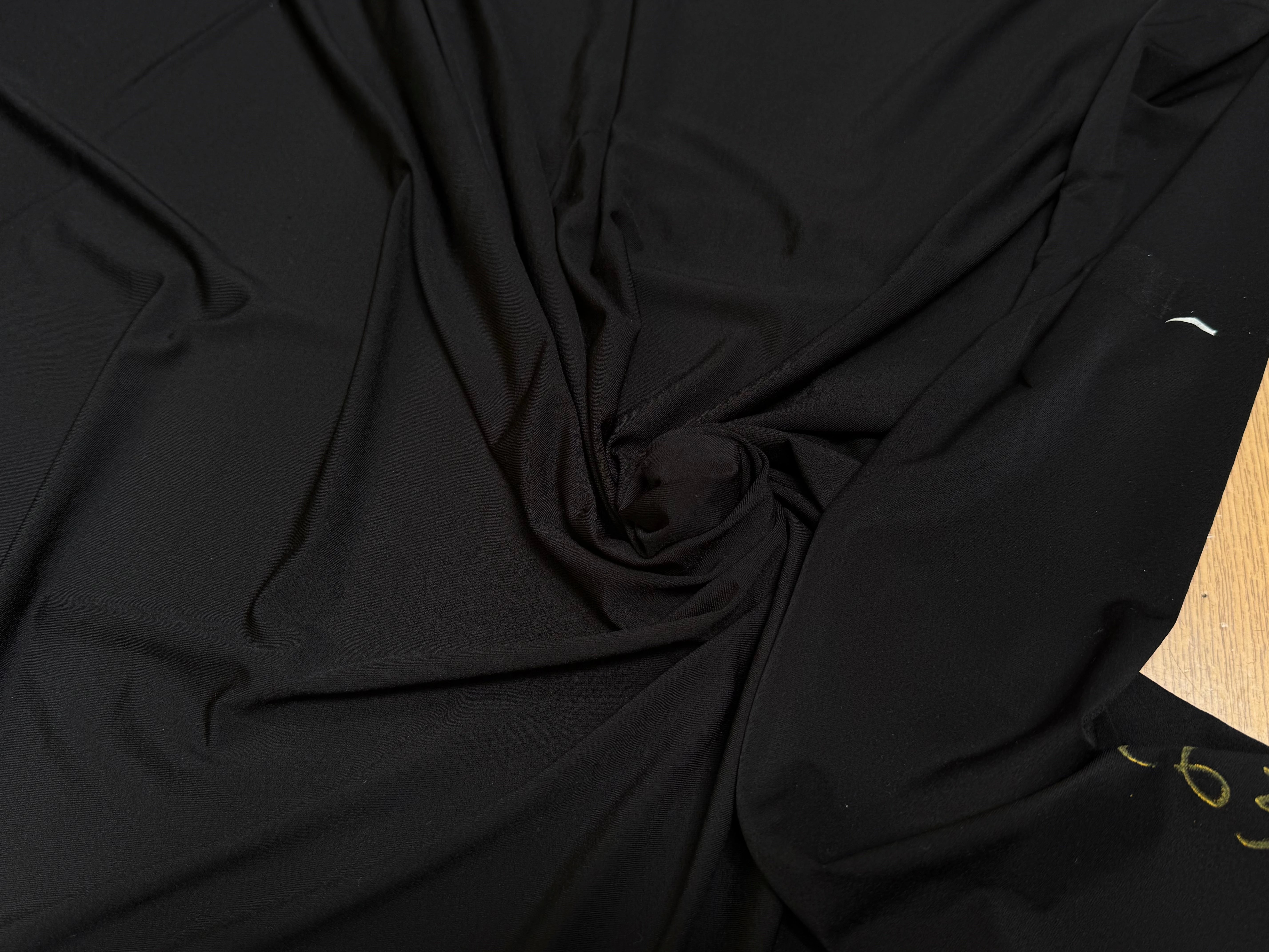 JERSEY VISCOSE ULTRA STRETCH NOIR LÉGÈREMENT SATINÉ - My Little Coupon