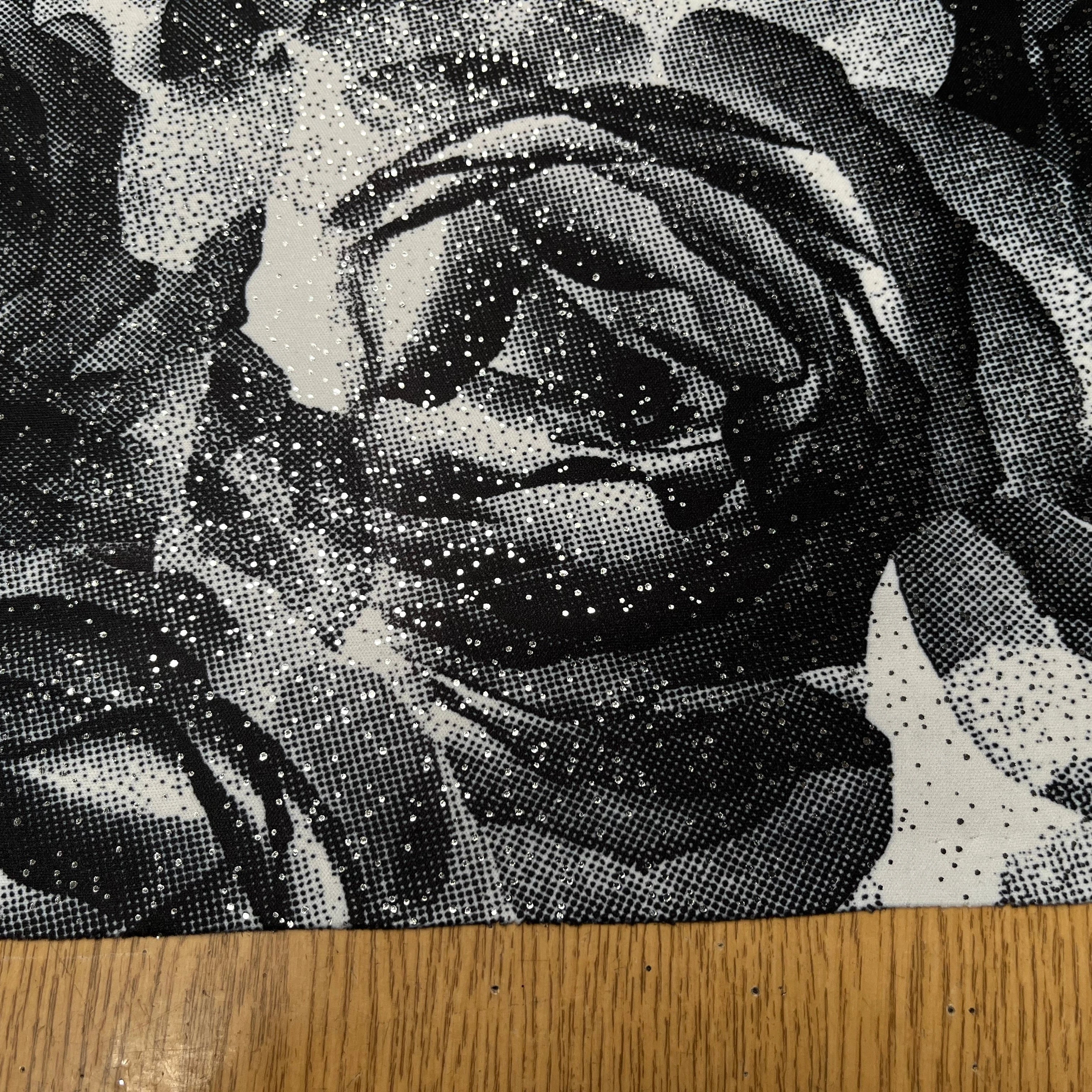 JESRSEY FLUIDE IMPRIMÉ GROSSES FLEURS BLANC&NOIR AVEC BRILLANTINE ARGENTÉ - My Little Coupon