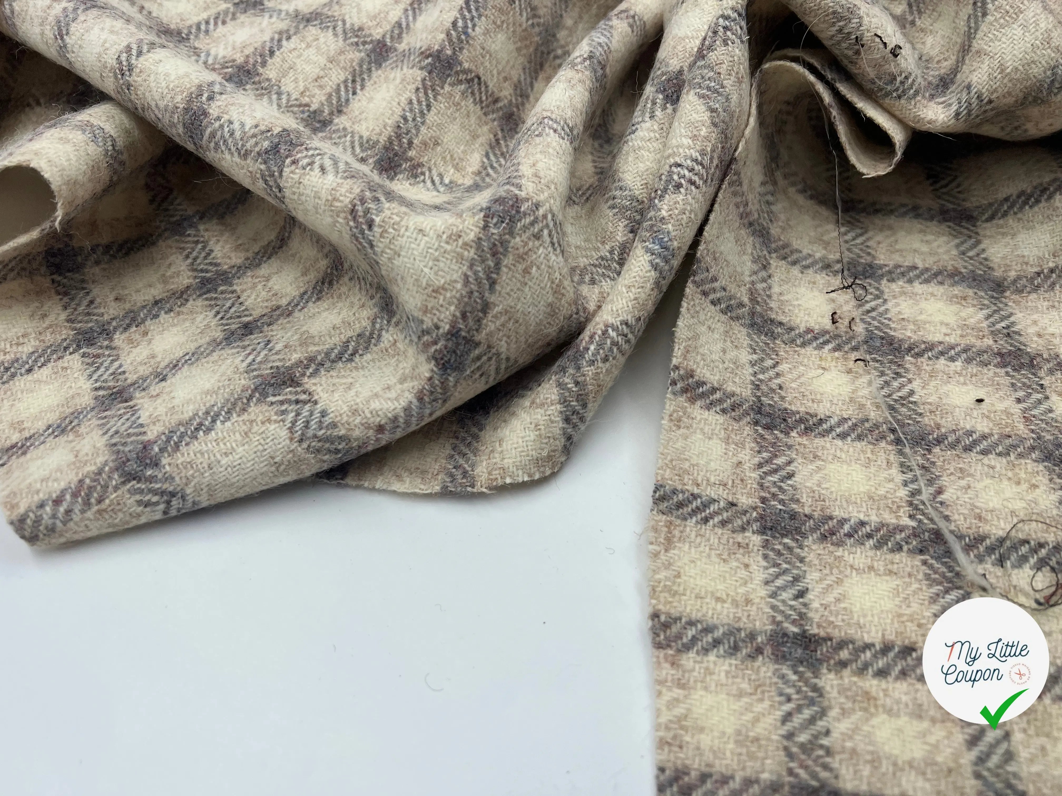 LAINAGE CARREAUX HARRIS TWEED PURE LAINE BEIGE ET GRIS ÉLÉGANT - My Little Coupon - tissu - coudre