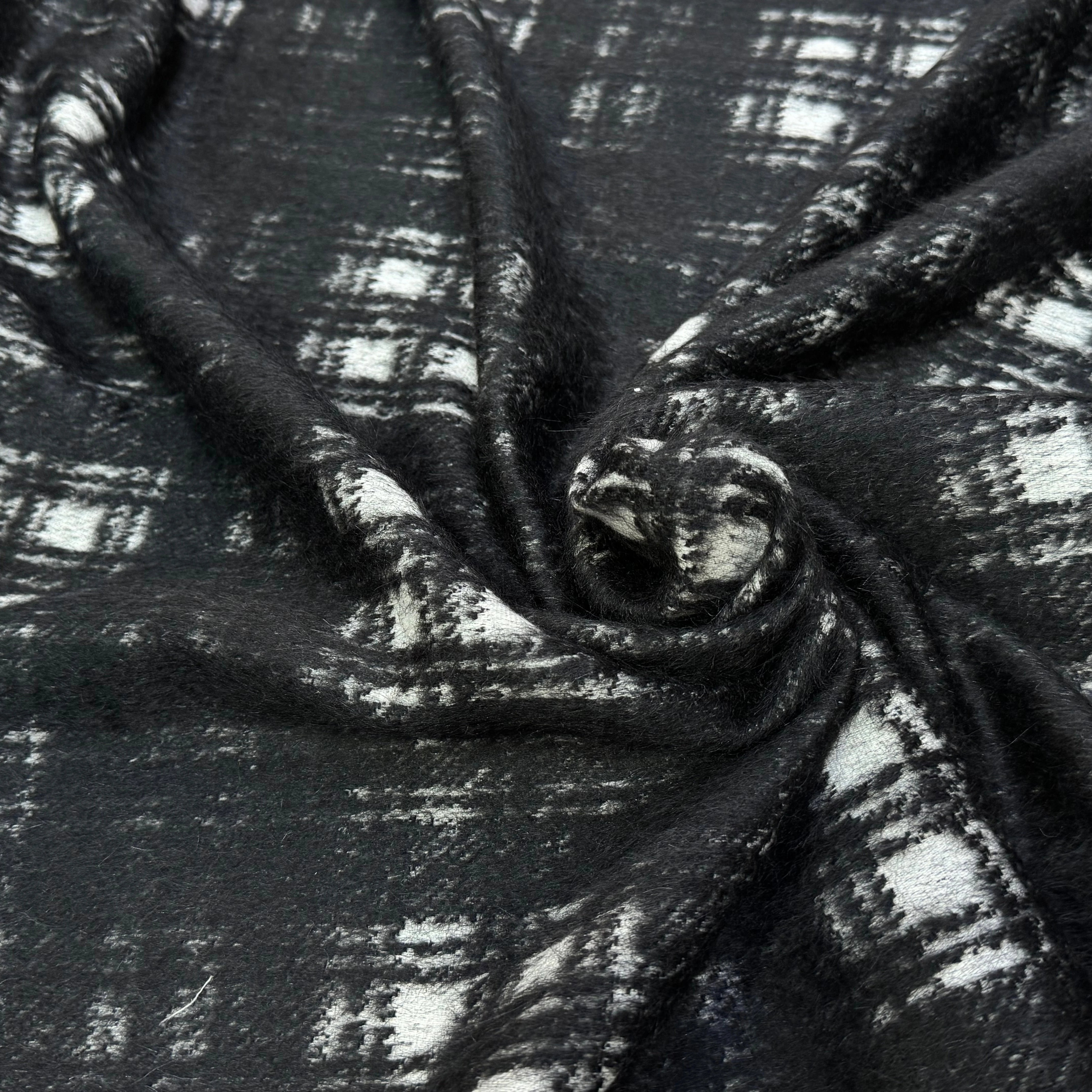 LAINAGE MANTEAU BOUCLETTE À CARREAUX BLANC ET NOIR - My Little Coupon