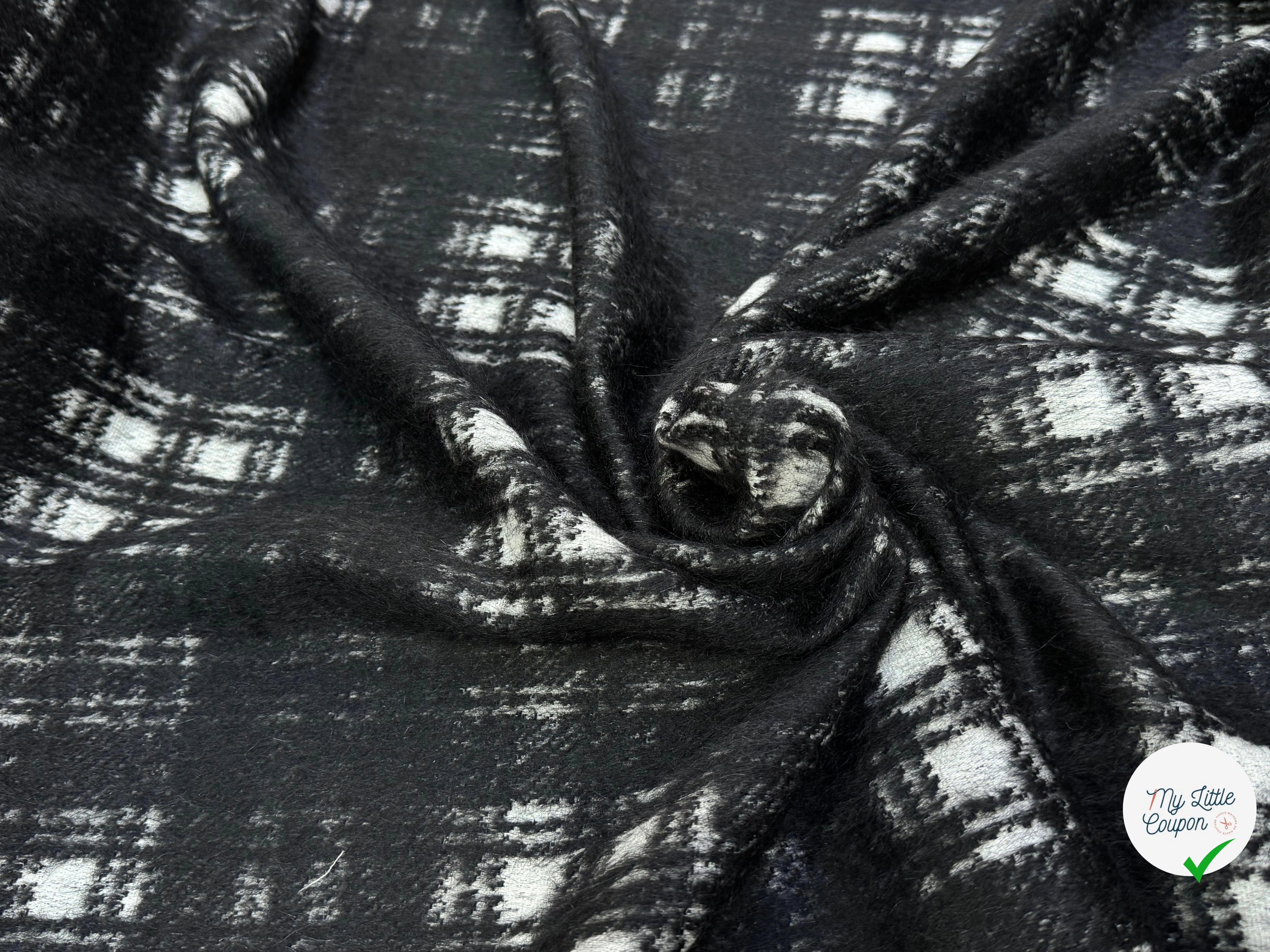 LAINAGE MANTEAU BOUCLETTE À CARREAUX BLANC ET NOIR - My Little Coupon