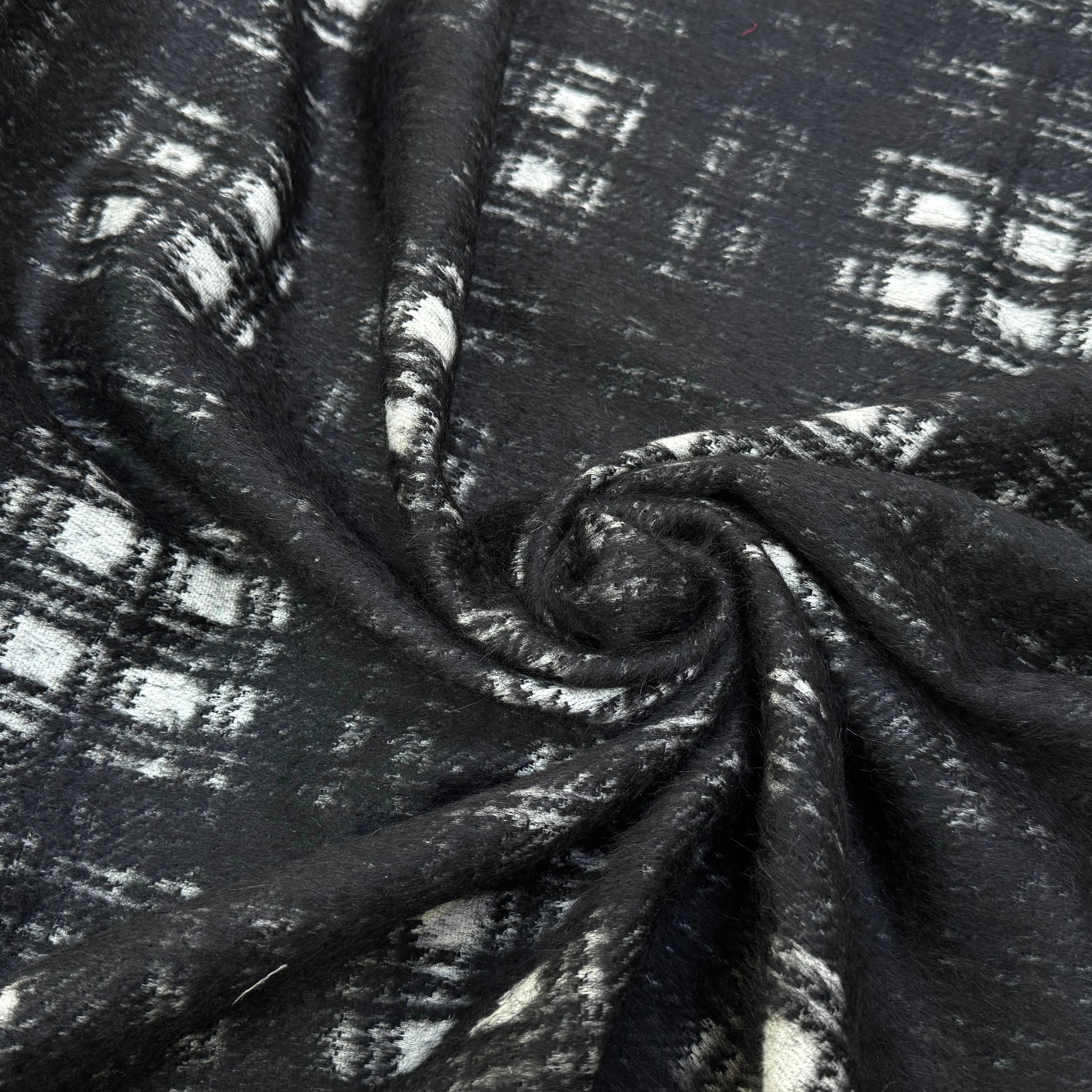 LAINAGE MANTEAU BOUCLETTE À CARREAUX BLANC ET NOIR - My Little Coupon