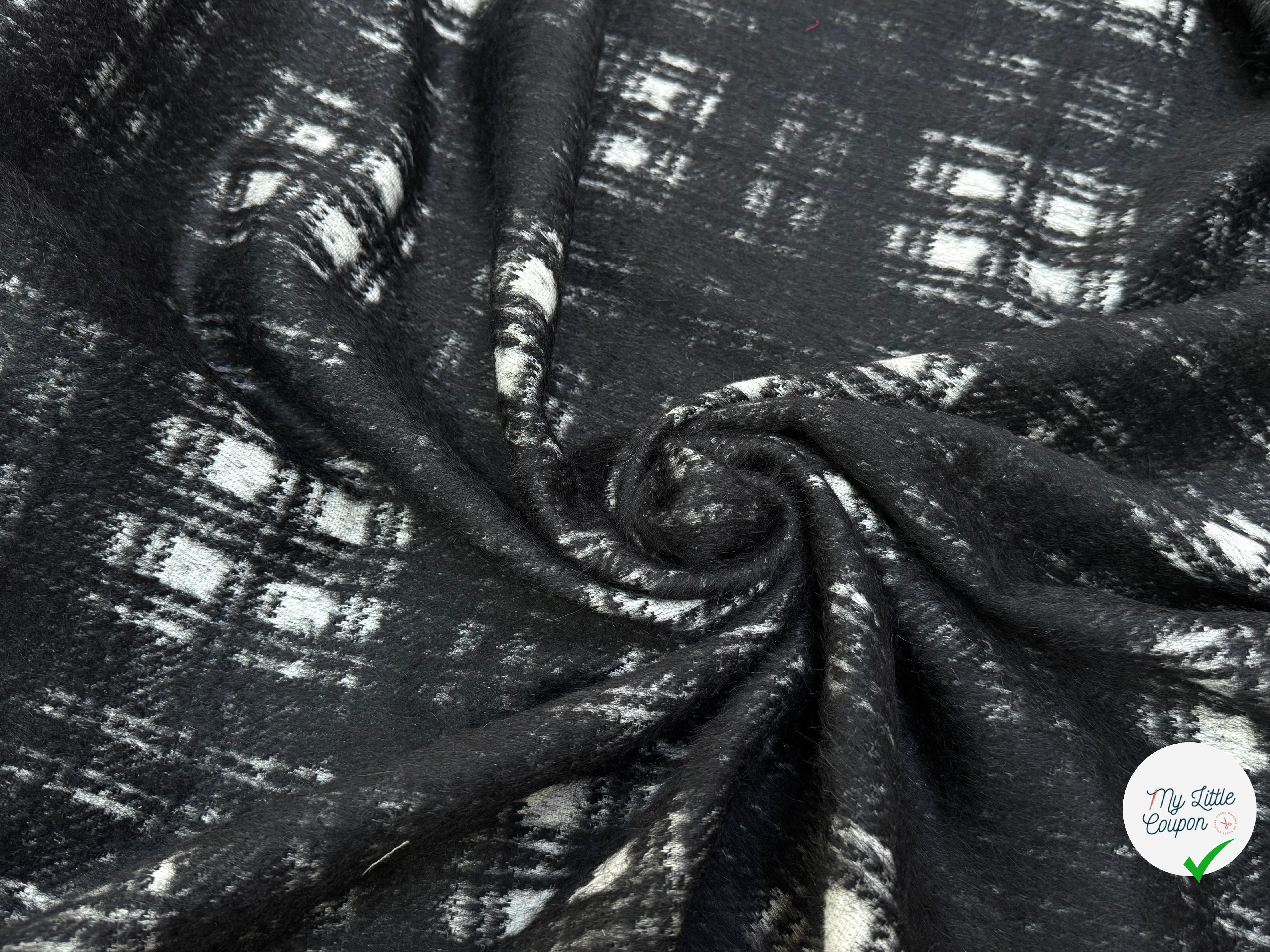 LAINAGE MANTEAU BOUCLETTE À CARREAUX BLANC ET NOIR - My Little Coupon