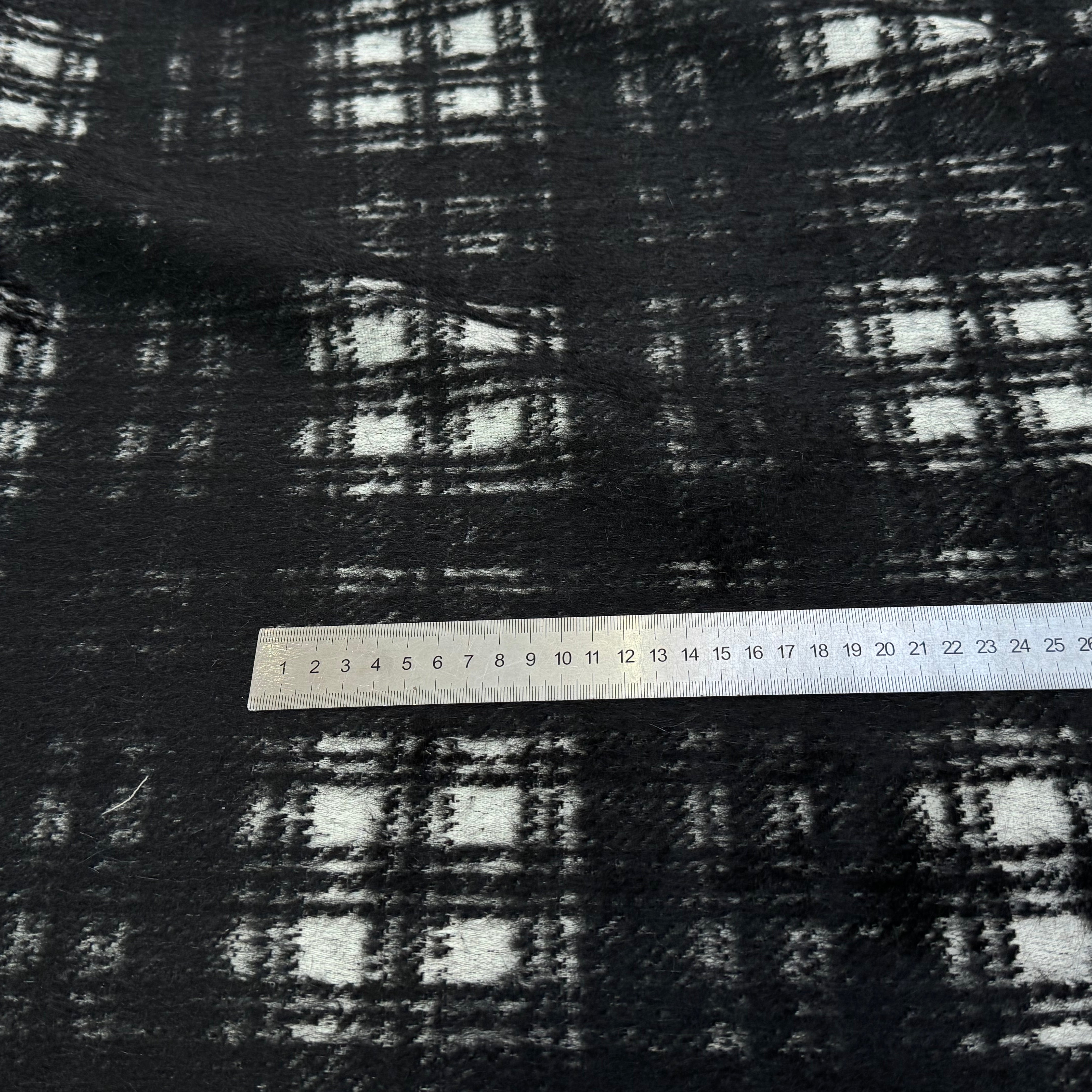 LAINAGE MANTEAU BOUCLETTE À CARREAUX BLANC ET NOIR - My Little Coupon