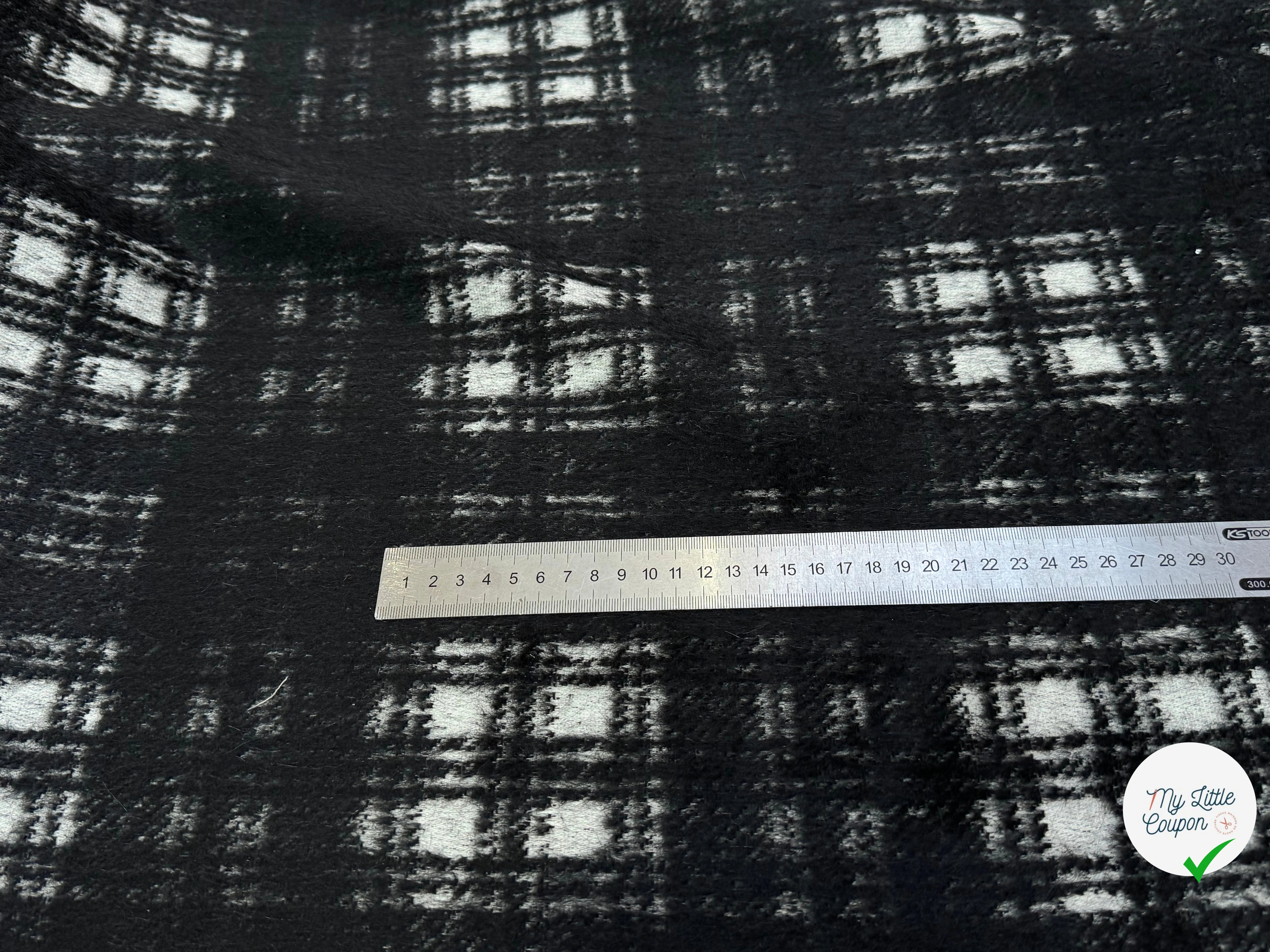 LAINAGE MANTEAU BOUCLETTE À CARREAUX BLANC ET NOIR - My Little Coupon