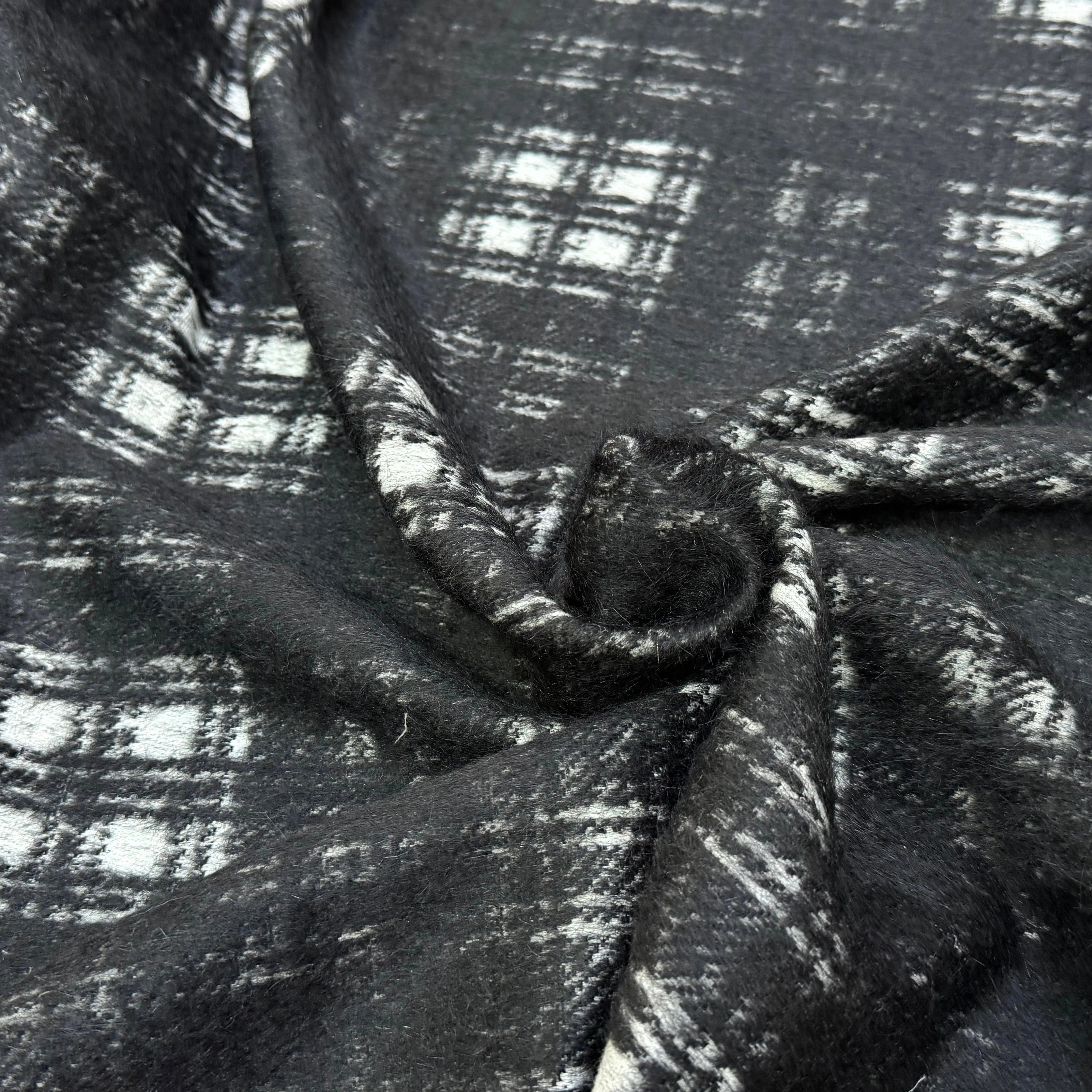 LAINAGE MANTEAU BOUCLETTE À CARREAUX BLANC ET NOIR - My Little Coupon