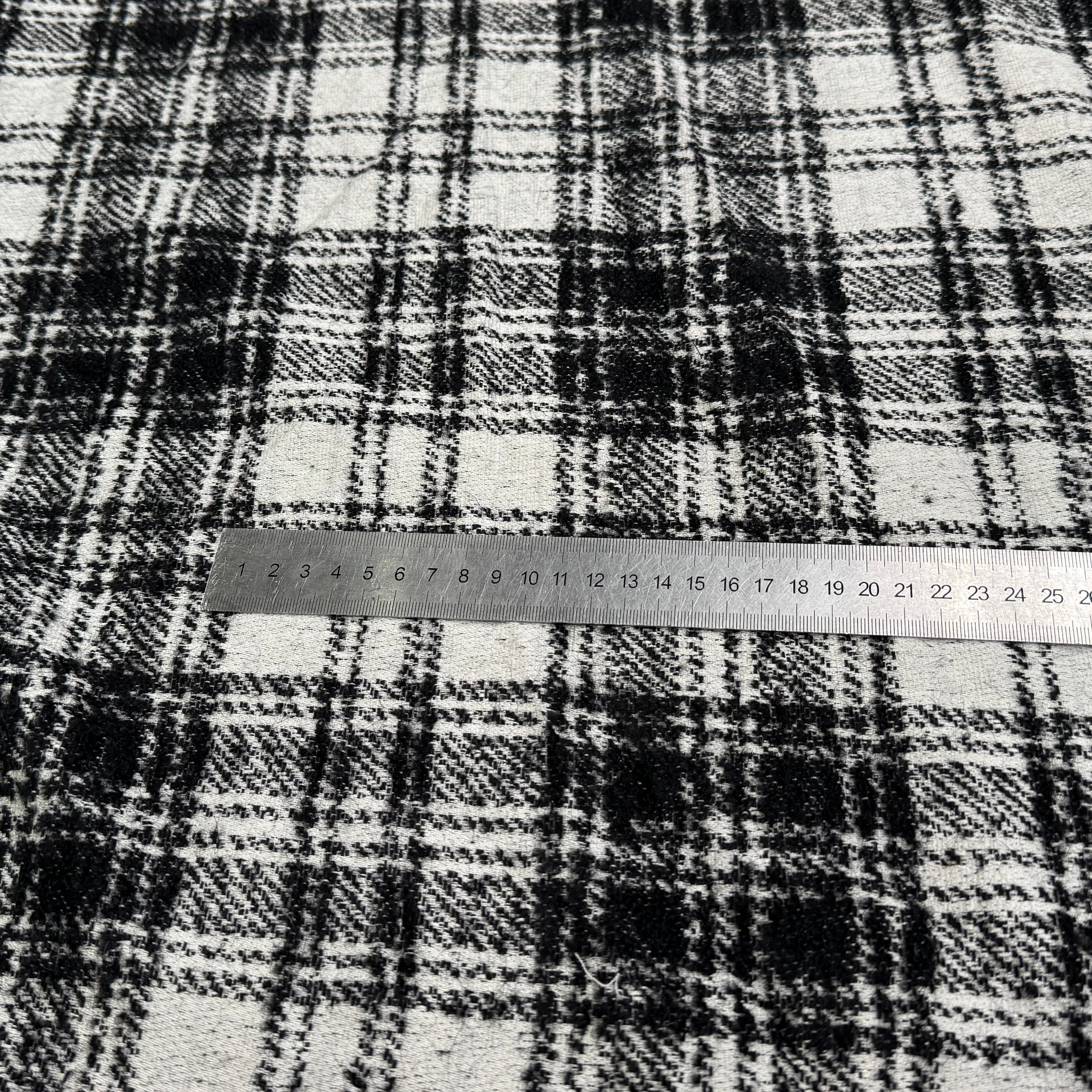 LAINAGE MANTEAU BOUCLETTE À CARREAUX BLANC NOIR - My Little Coupon