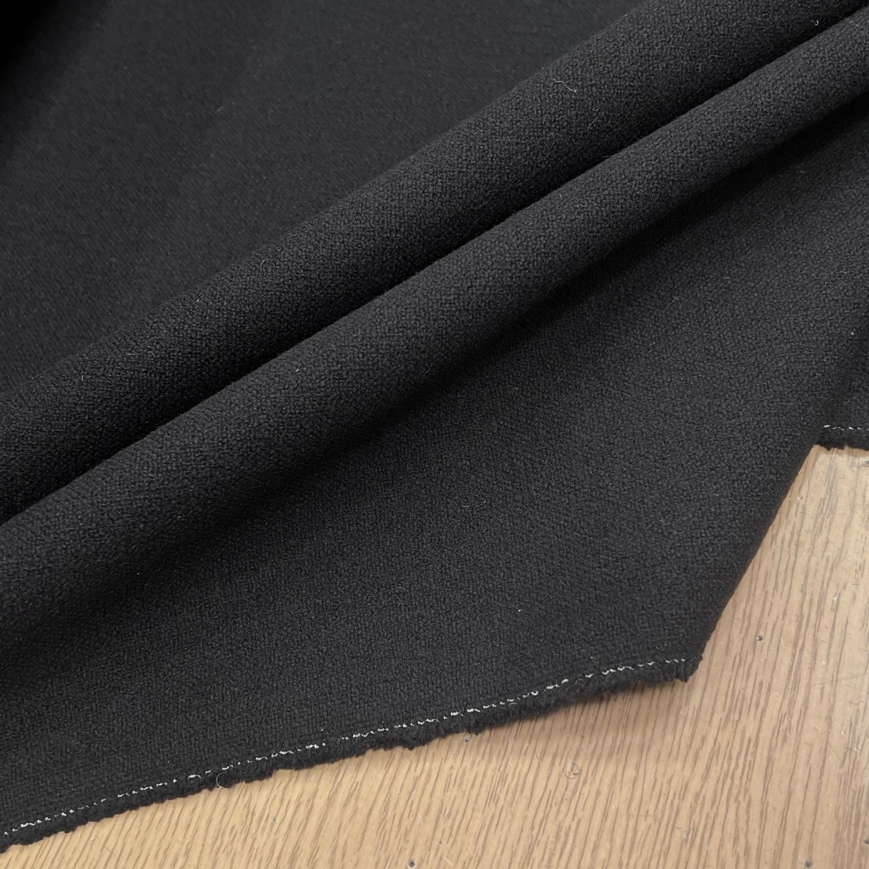 LAINAGE MANTEAU LOURD ASPECT TRICOT 100% LAINE NOIR - My Little Coupon