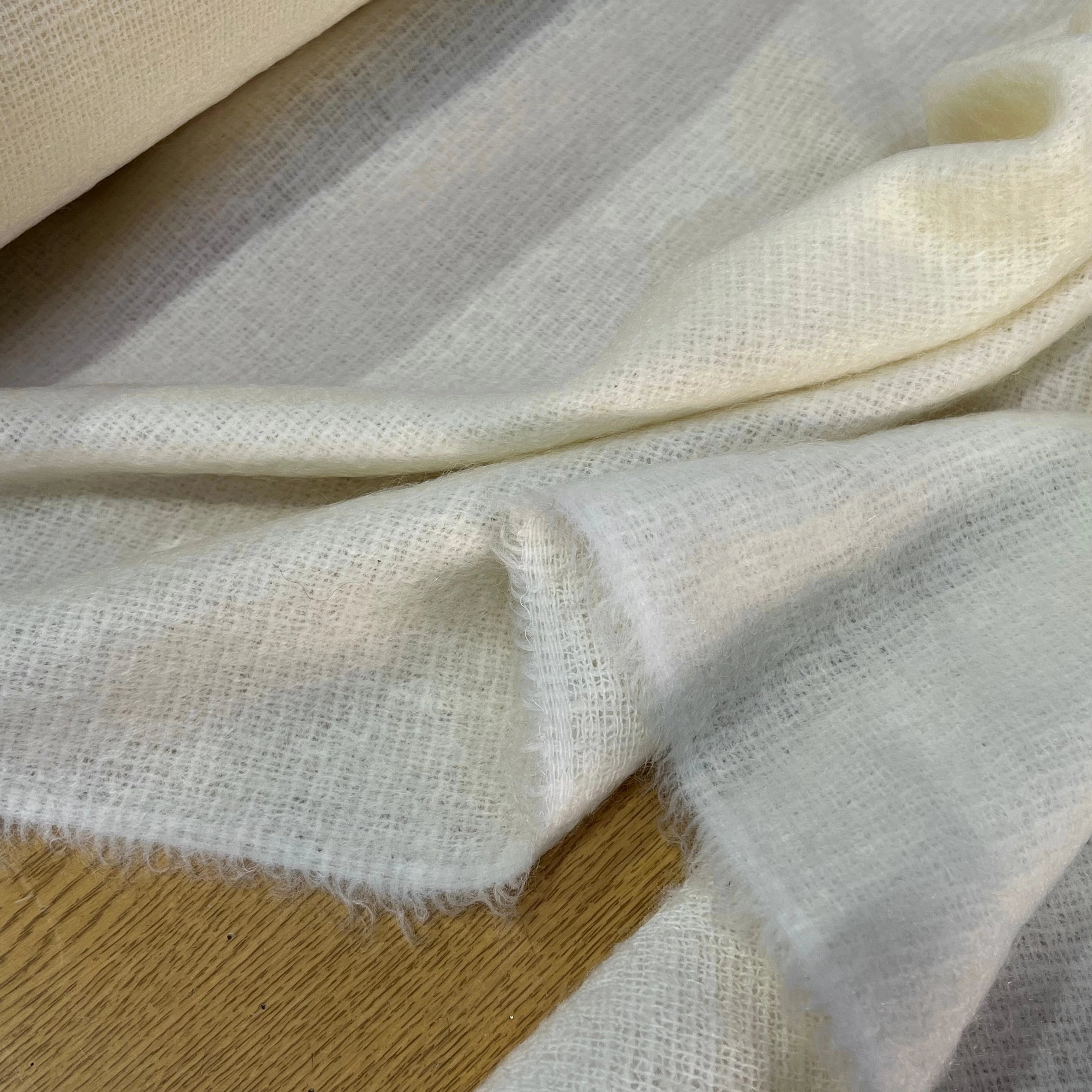 LAINAGE MOHAIR ET LAINE VIERGE BLANC CASSÉ ULTRA CHIC - My Little Coupon