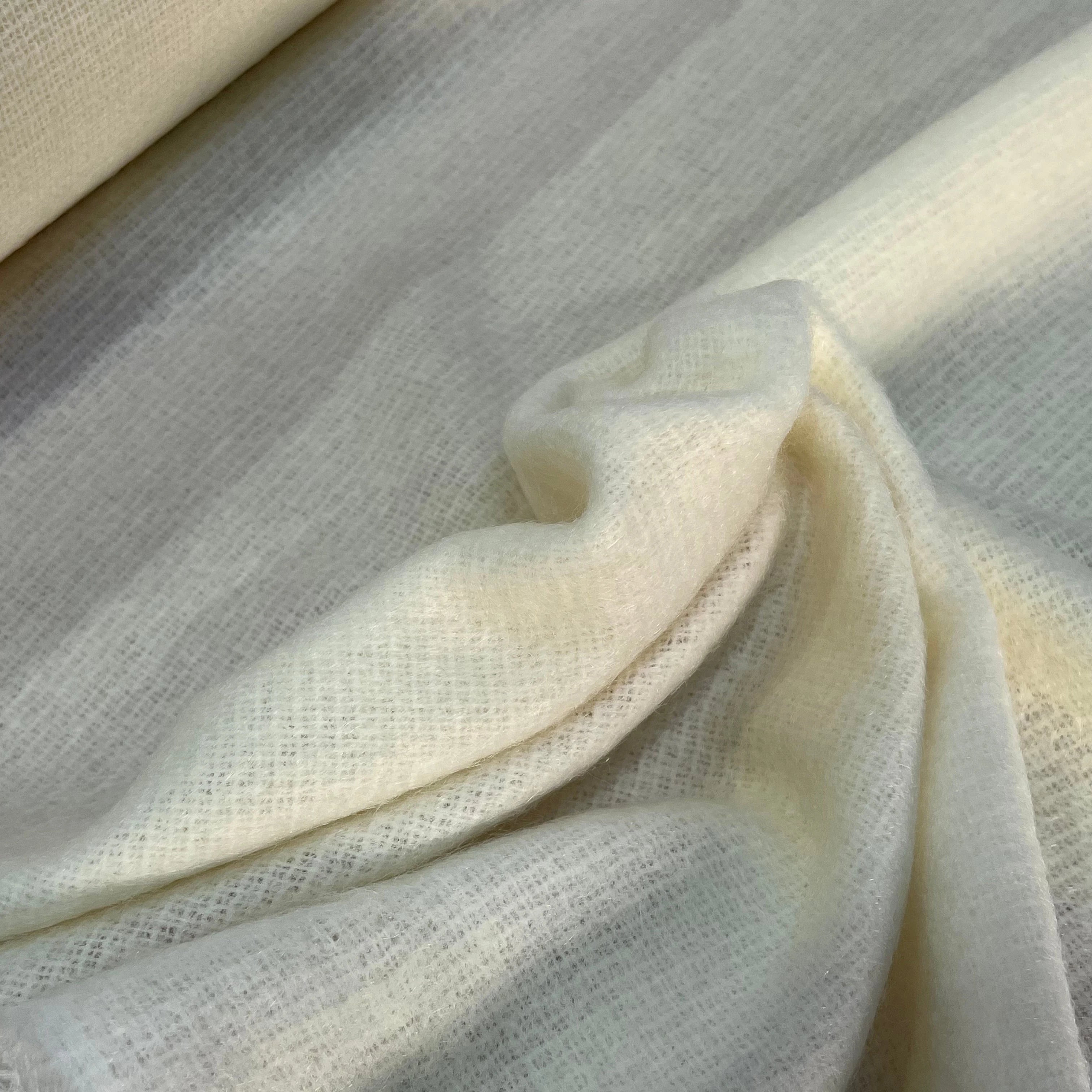 LAINAGE MOHAIR ET LAINE VIERGE BLANC CASSÉ ULTRA CHIC - My Little Coupon