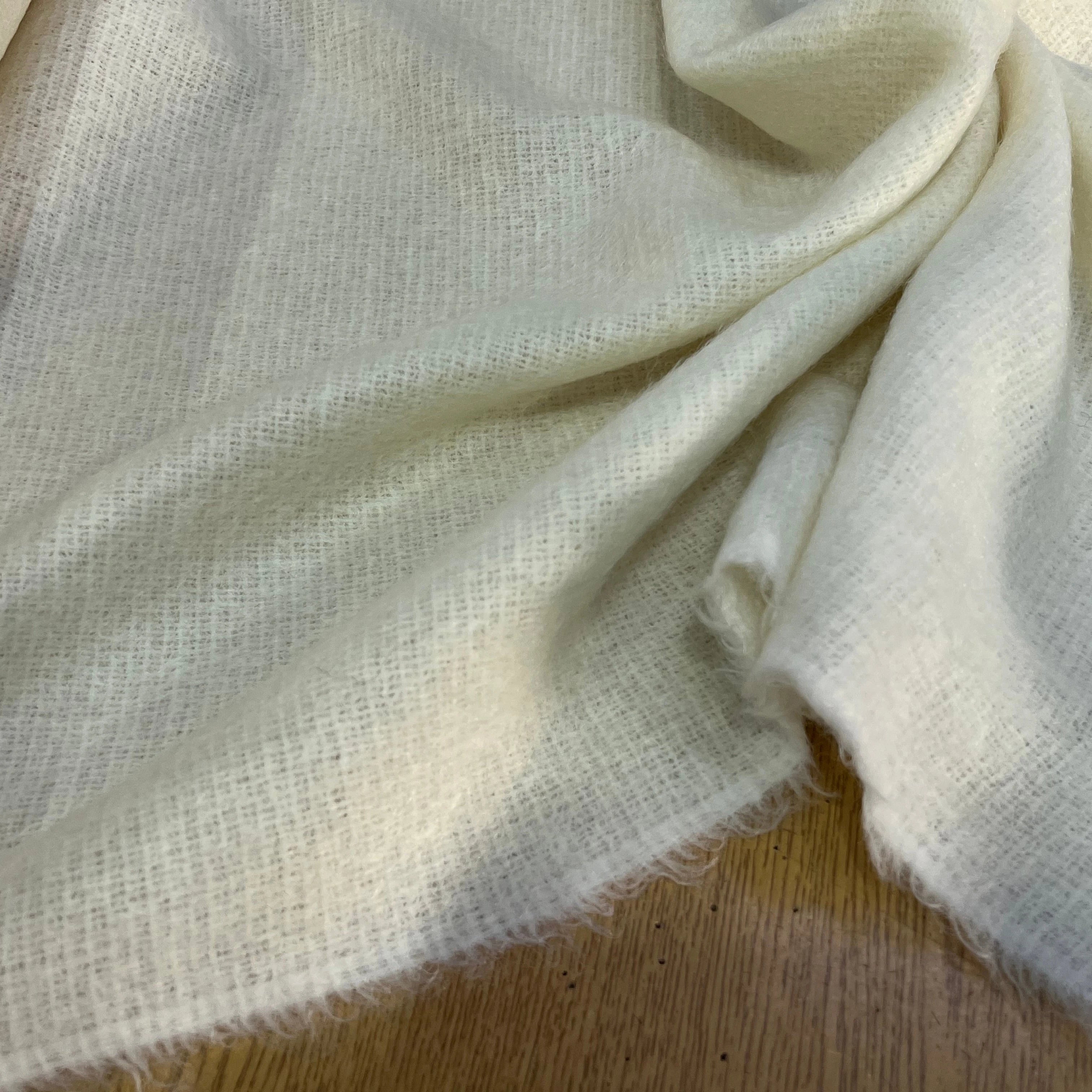 LAINAGE MOHAIR ET LAINE VIERGE BLANC CASSÉ ULTRA CHIC - My Little Coupon