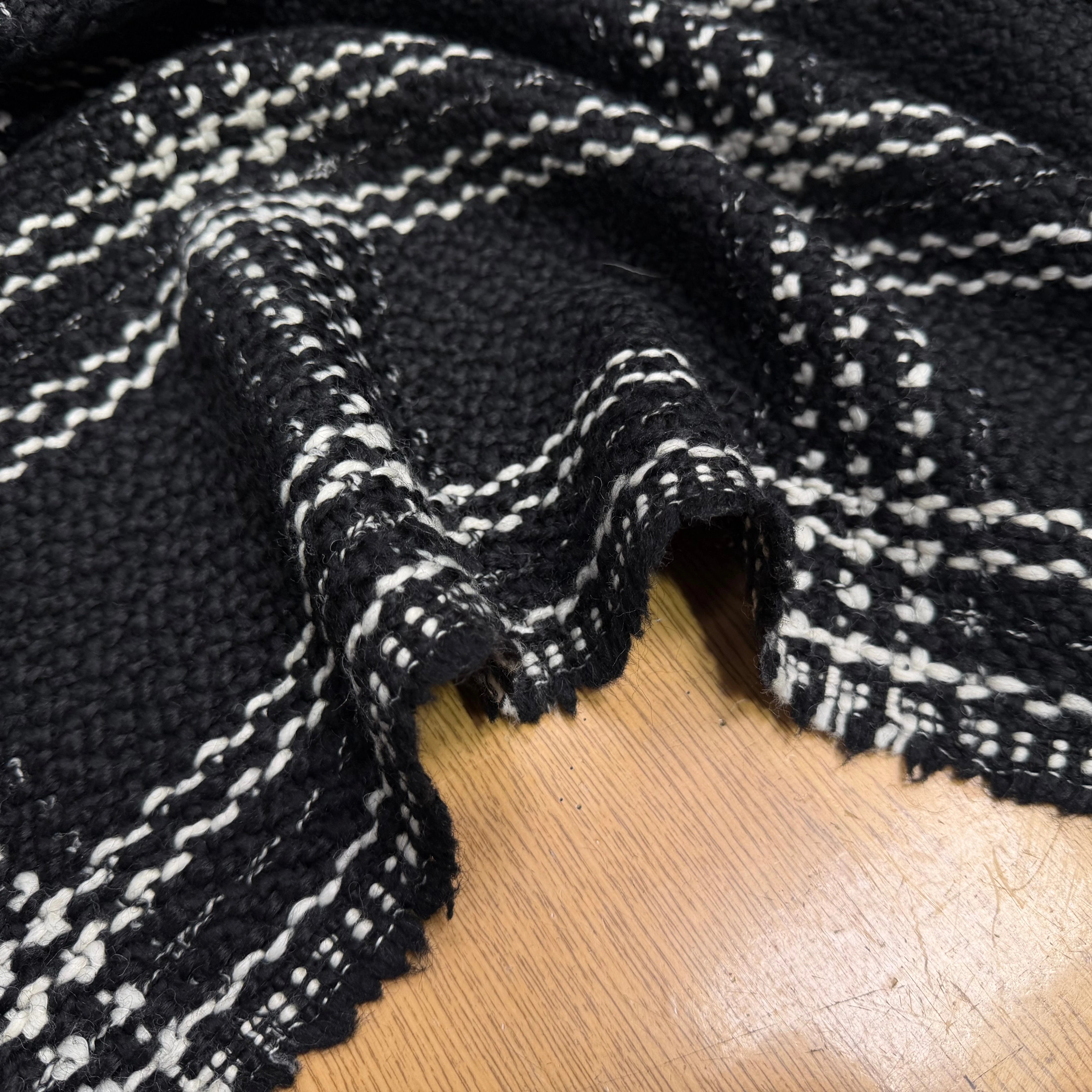 LAINAGE NOIR CARREAU BLANC CASSÉ - My Little Coupon