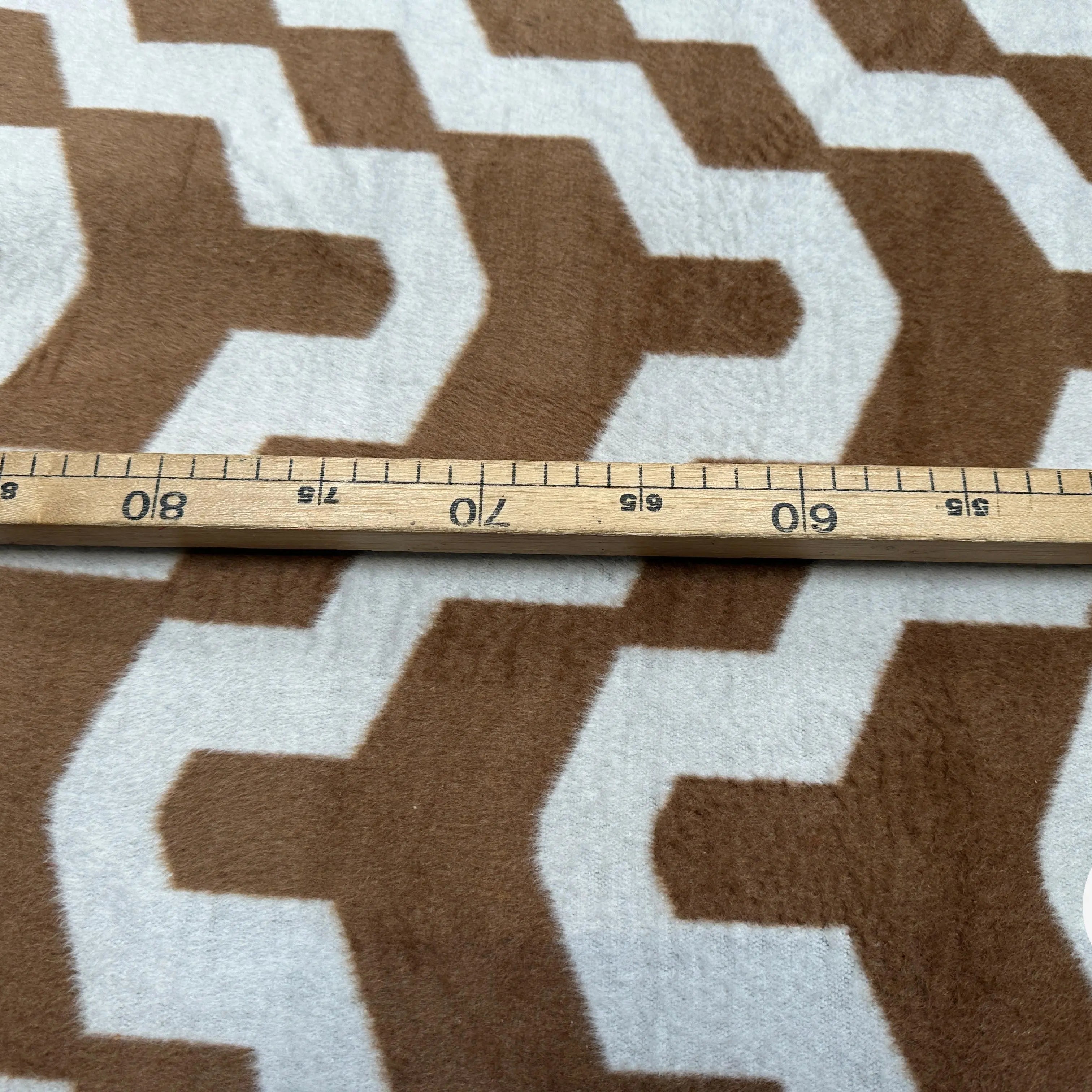 LAINAGE POLYESTER DUVETEUX GRAPHIQUE CAMEL - My Little Coupon