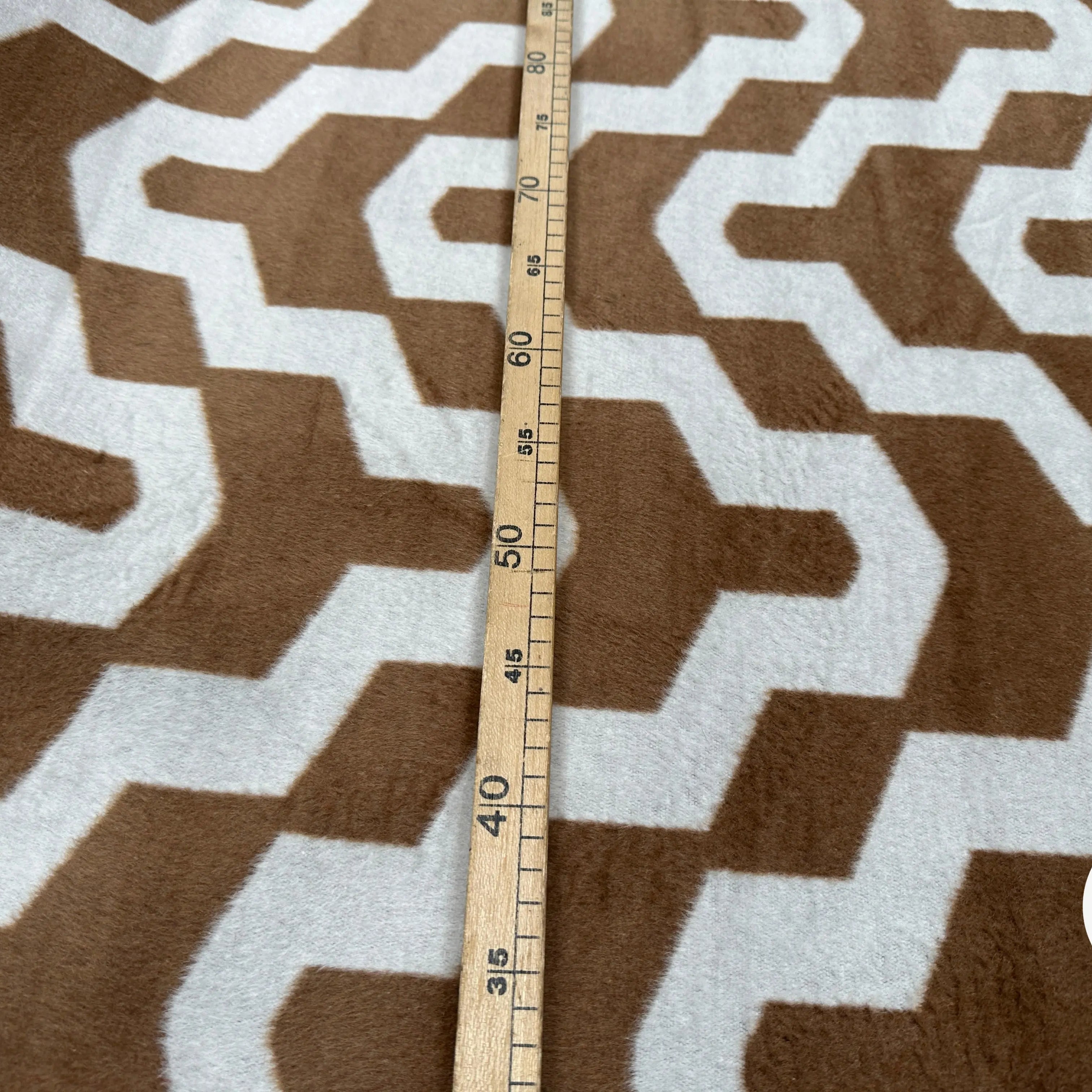 LAINAGE POLYESTER DUVETEUX GRAPHIQUE CAMEL - My Little Coupon