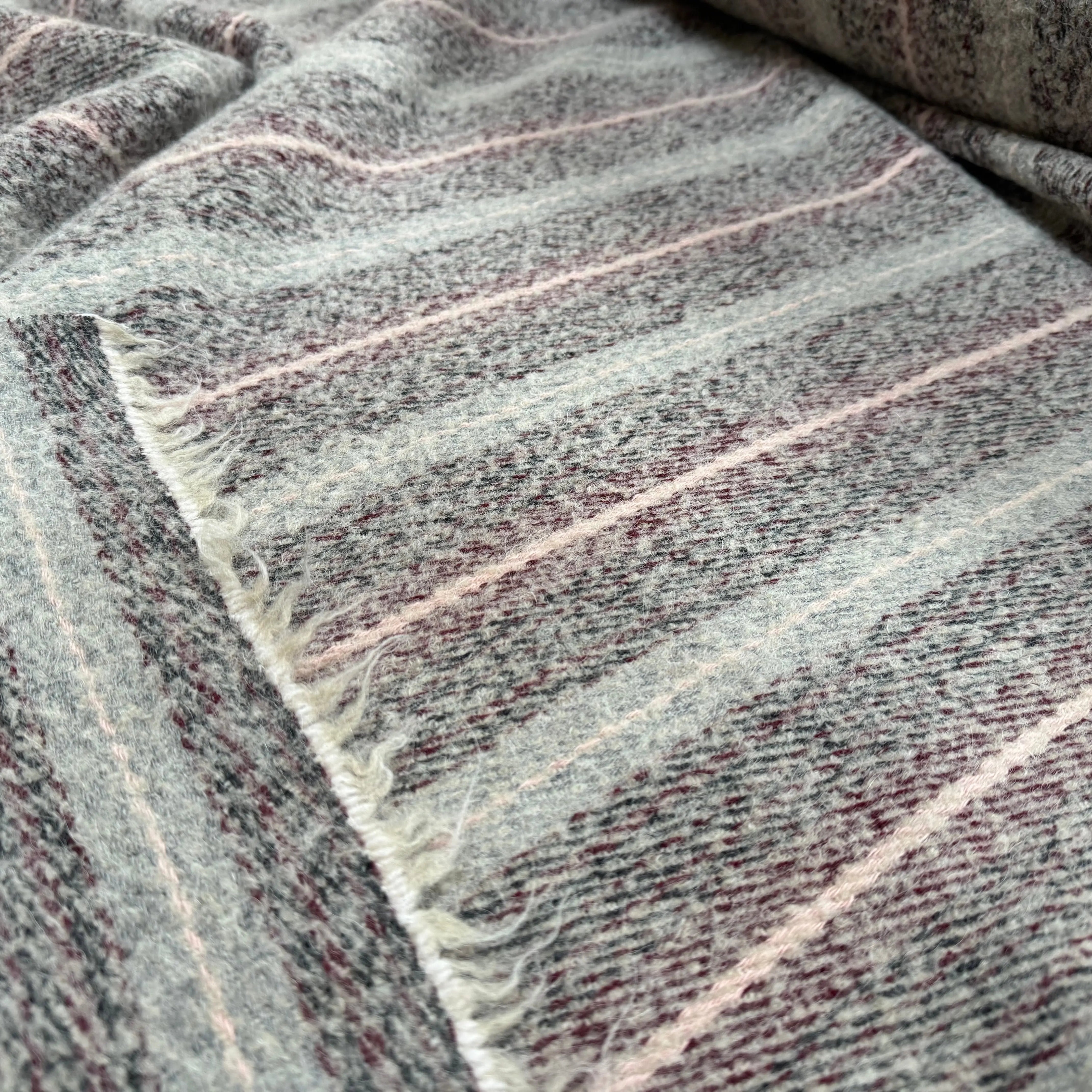 LAINAGE RAYÉ GRIS ROUGE 100% LAINE - My Little Coupon