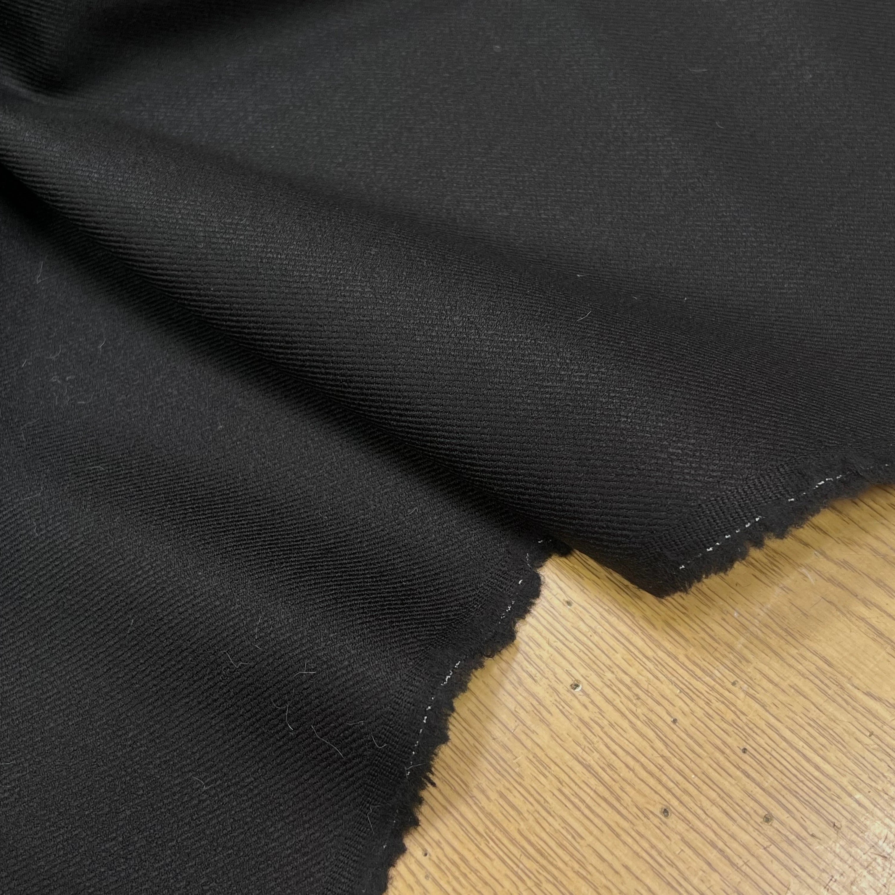 LAINAGE SERGÉ STRETCH LOURD ET FLUIDE SUBLIME NOIR 98% LAINE - My Little Coupon