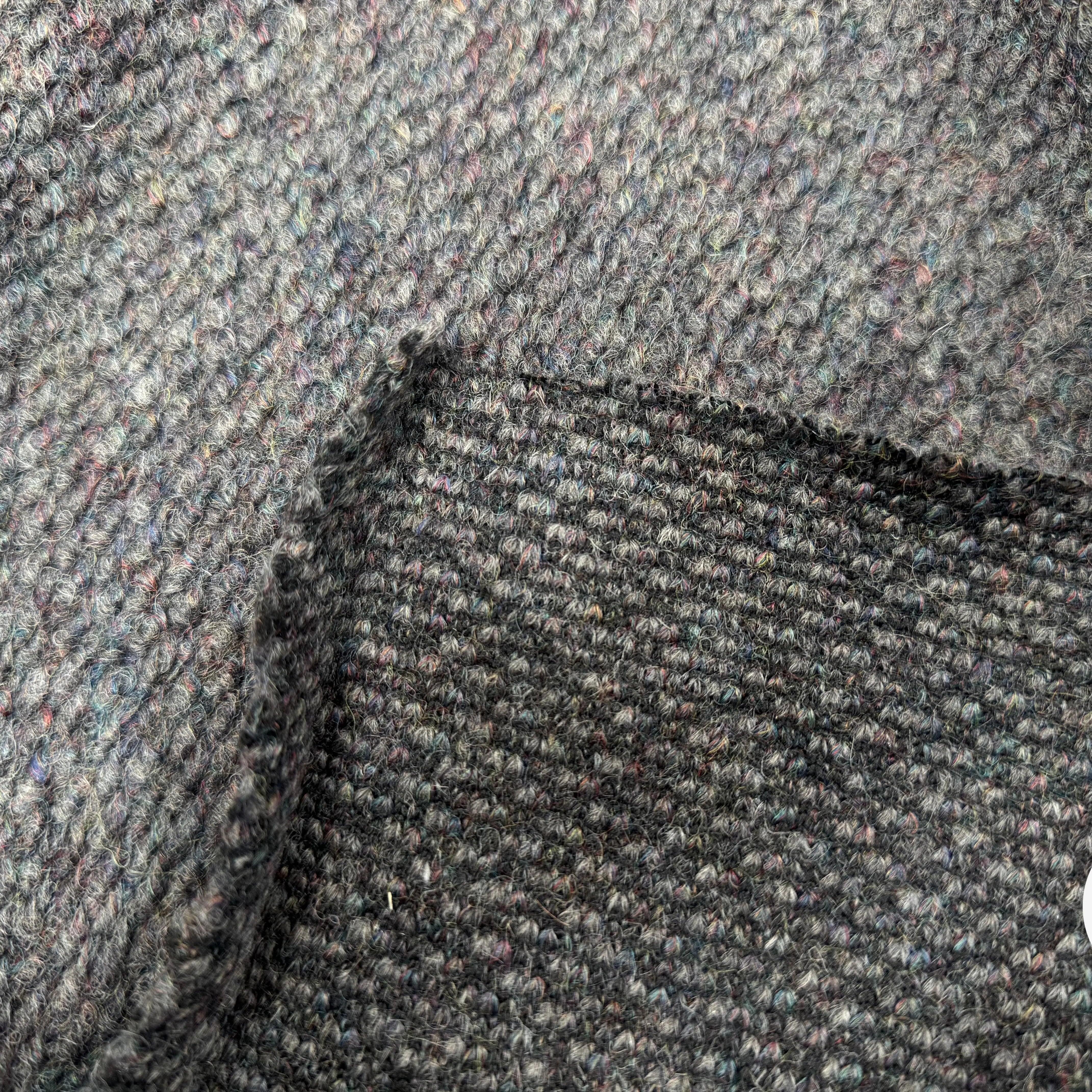 LAINE BOUCLETTE 100% LAINE GRIS AVEC DETAILS ROUGE - My Little Coupon