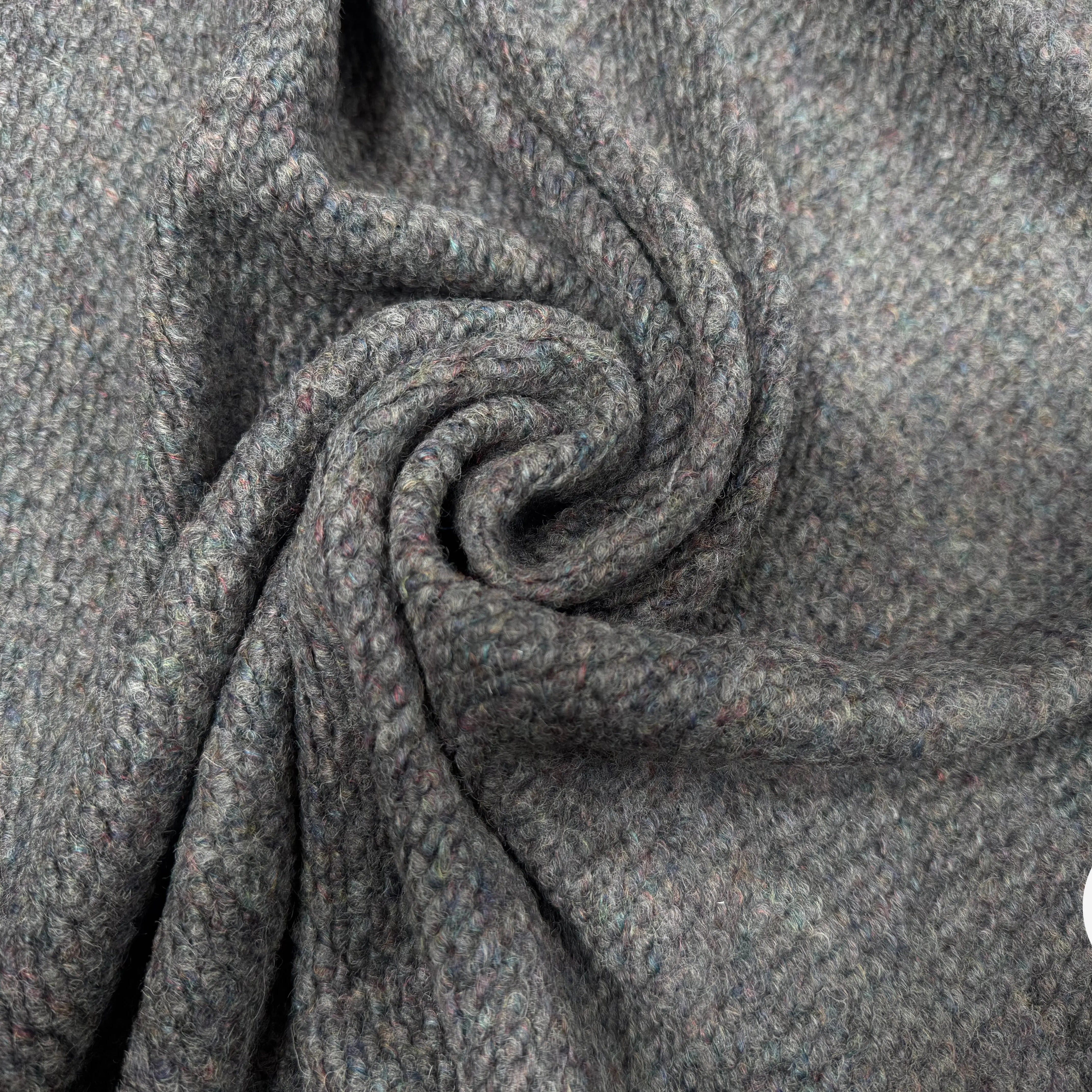 LAINE BOUCLETTE 100% LAINE GRIS AVEC DETAILS ROUGE - My Little Coupon