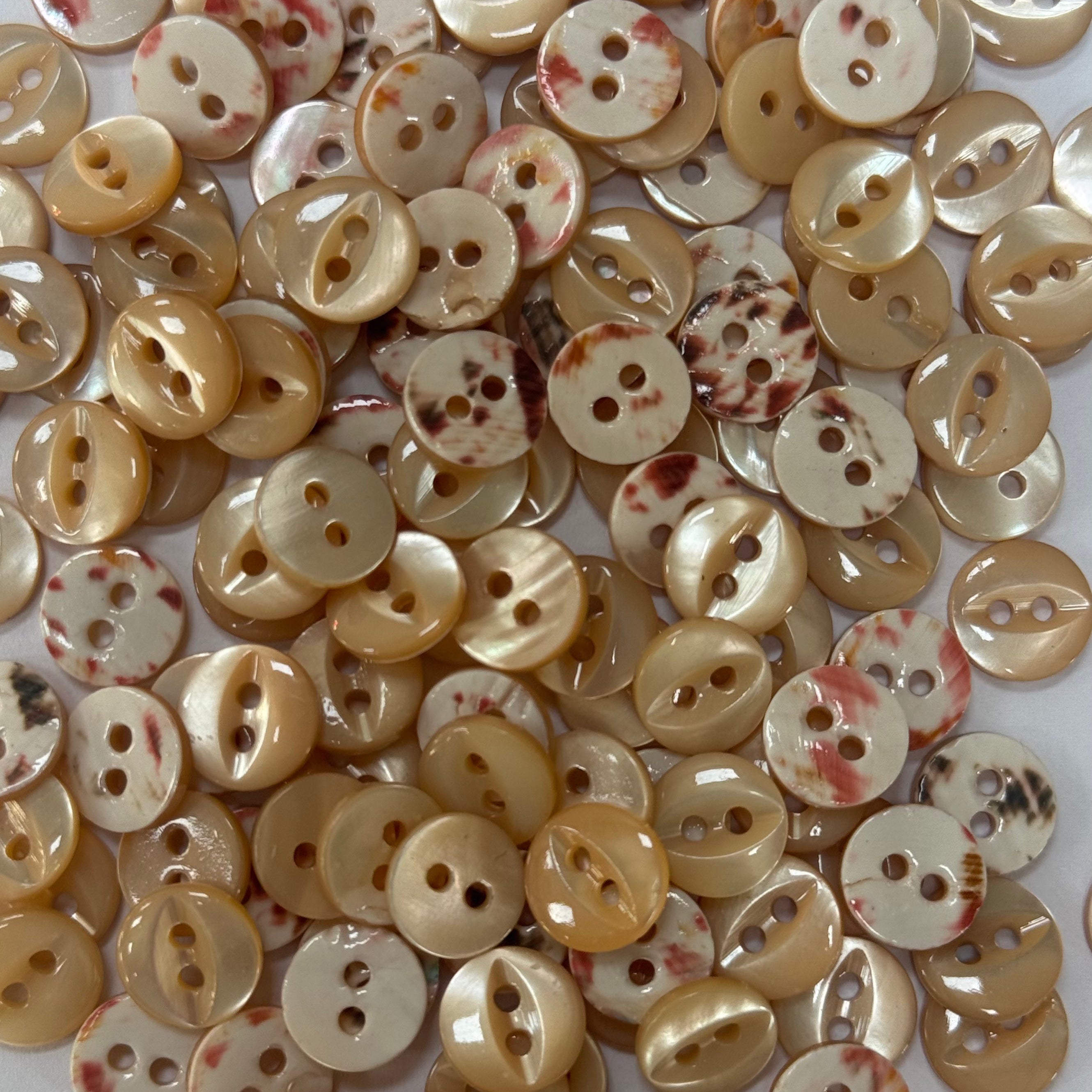 LOT DE 10 BOUTONS A 2 TROUS MARRON CLAIR ET MOTIFS - My Little Coupon