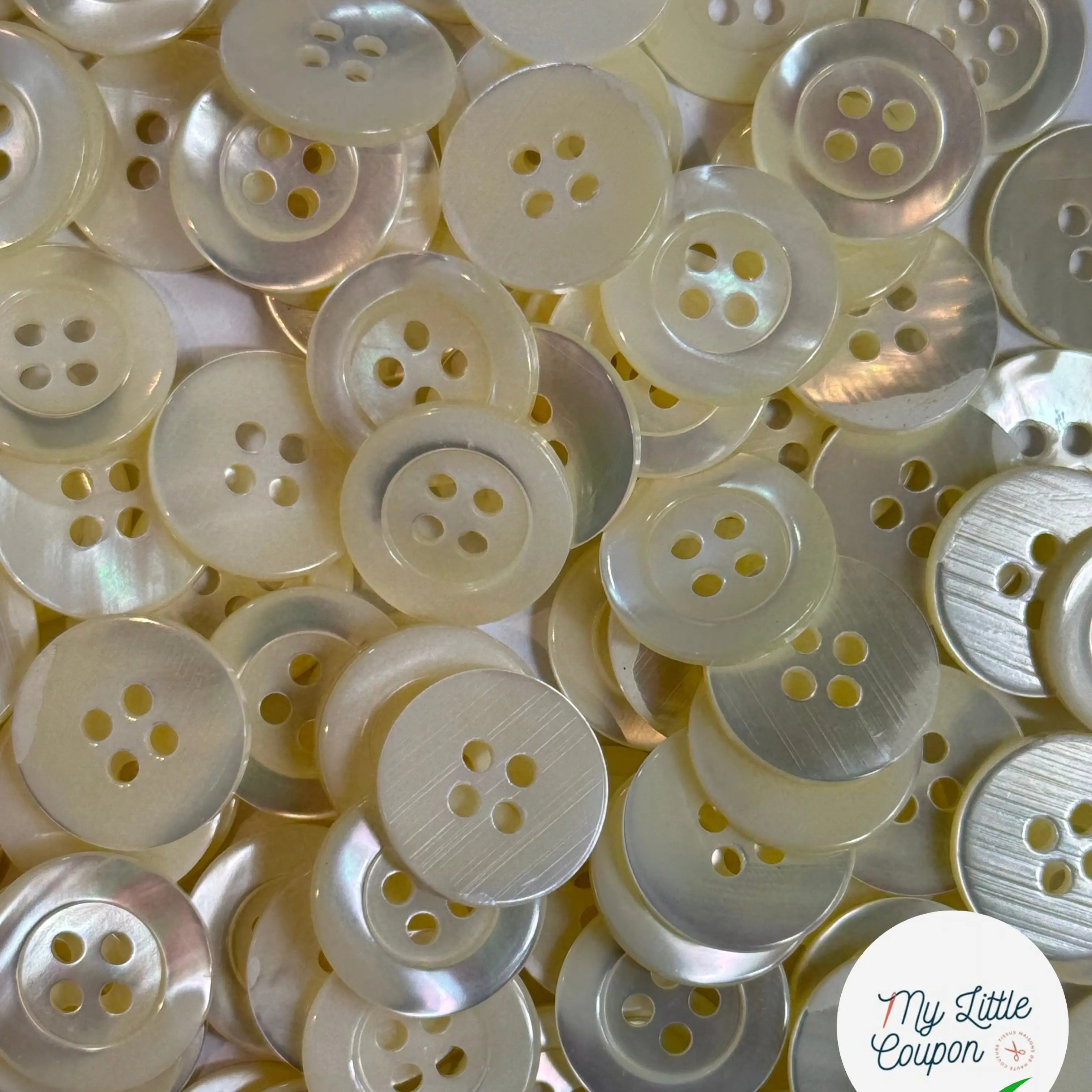 LOT DE 10 BOUTONS SOUPLES A 4 ROUS BLANC NACRE 17 MM - My Little Coupon