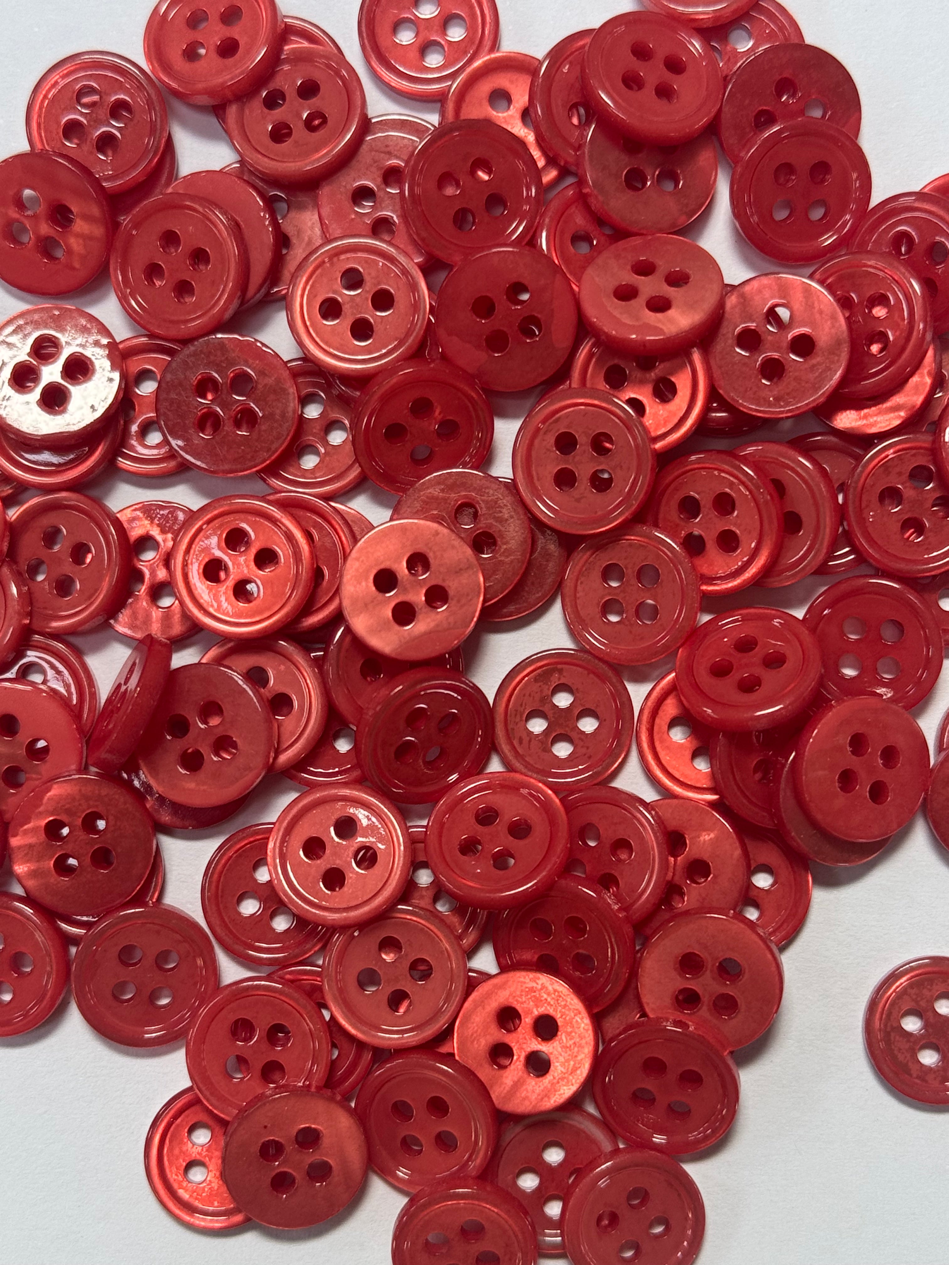 LOT DE 5 BOUTONS À 4 TROUS ROUGE SATINÉ 1CM - My Little Coupon