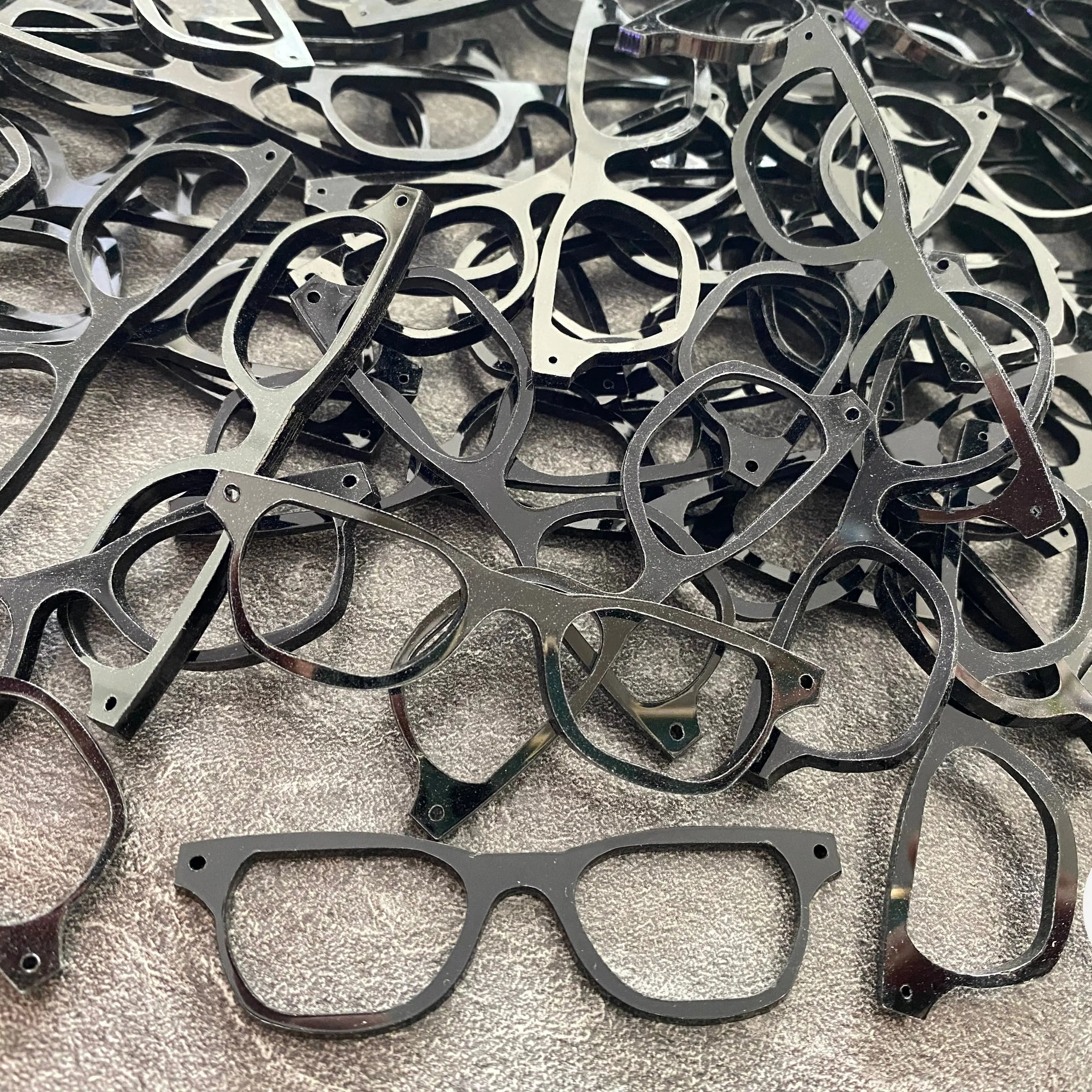 LUNETTES À COUDRE NOIRES LAQUÉES - My Little Coupon