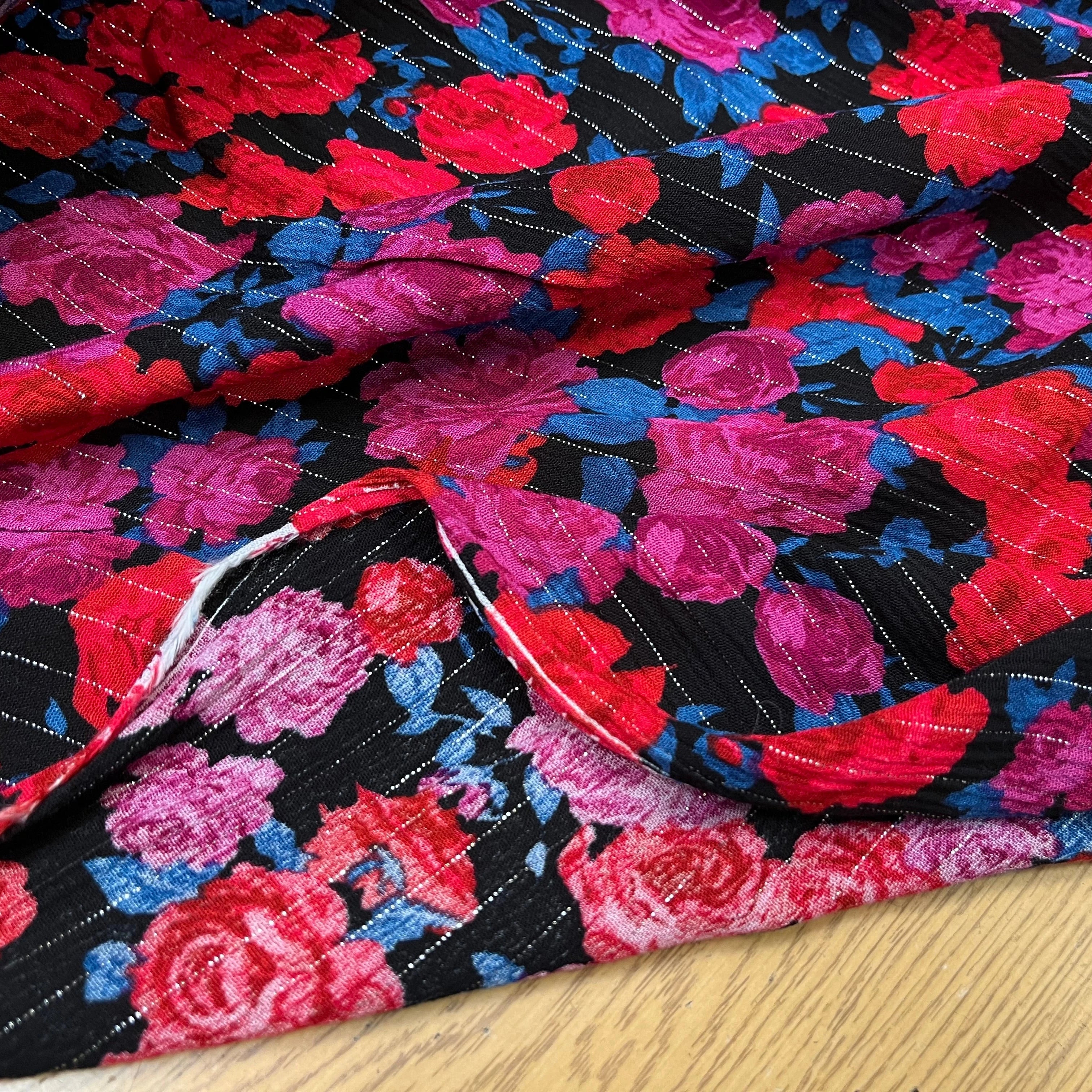 LUREX YORYU FOND NOIR ROSE ROUGE ET VIOLET - My Little Coupon