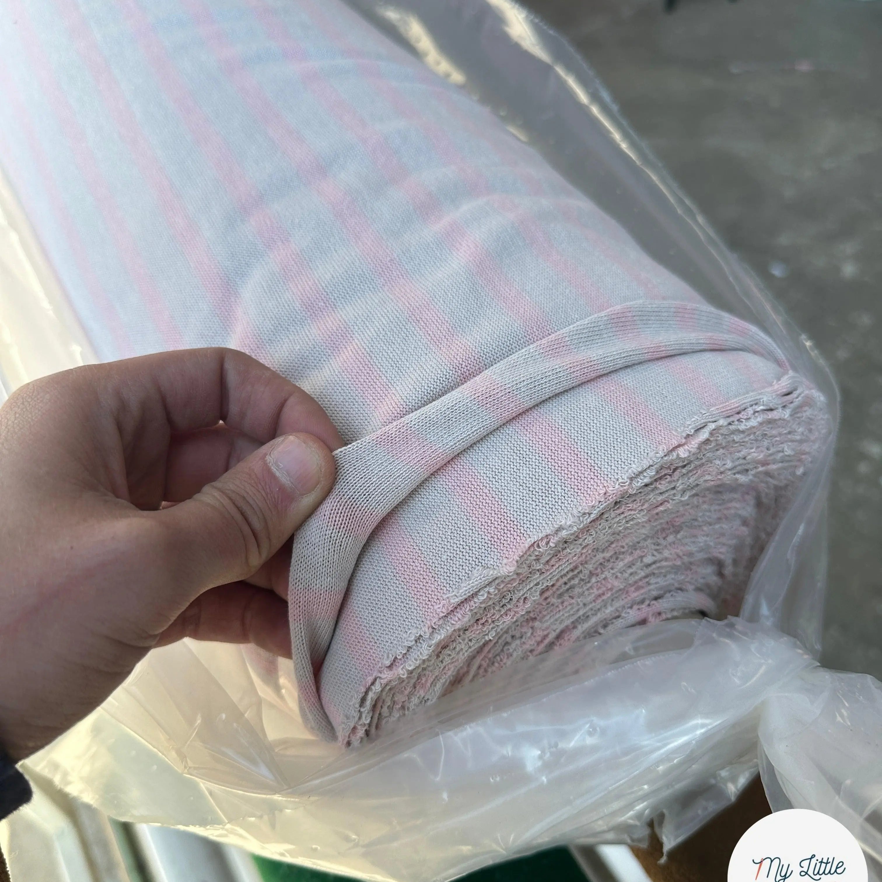 MAILLE COTON LOURDE RAYURES ROSES FOND GRIS - My Little Coupon - tissu - coudre