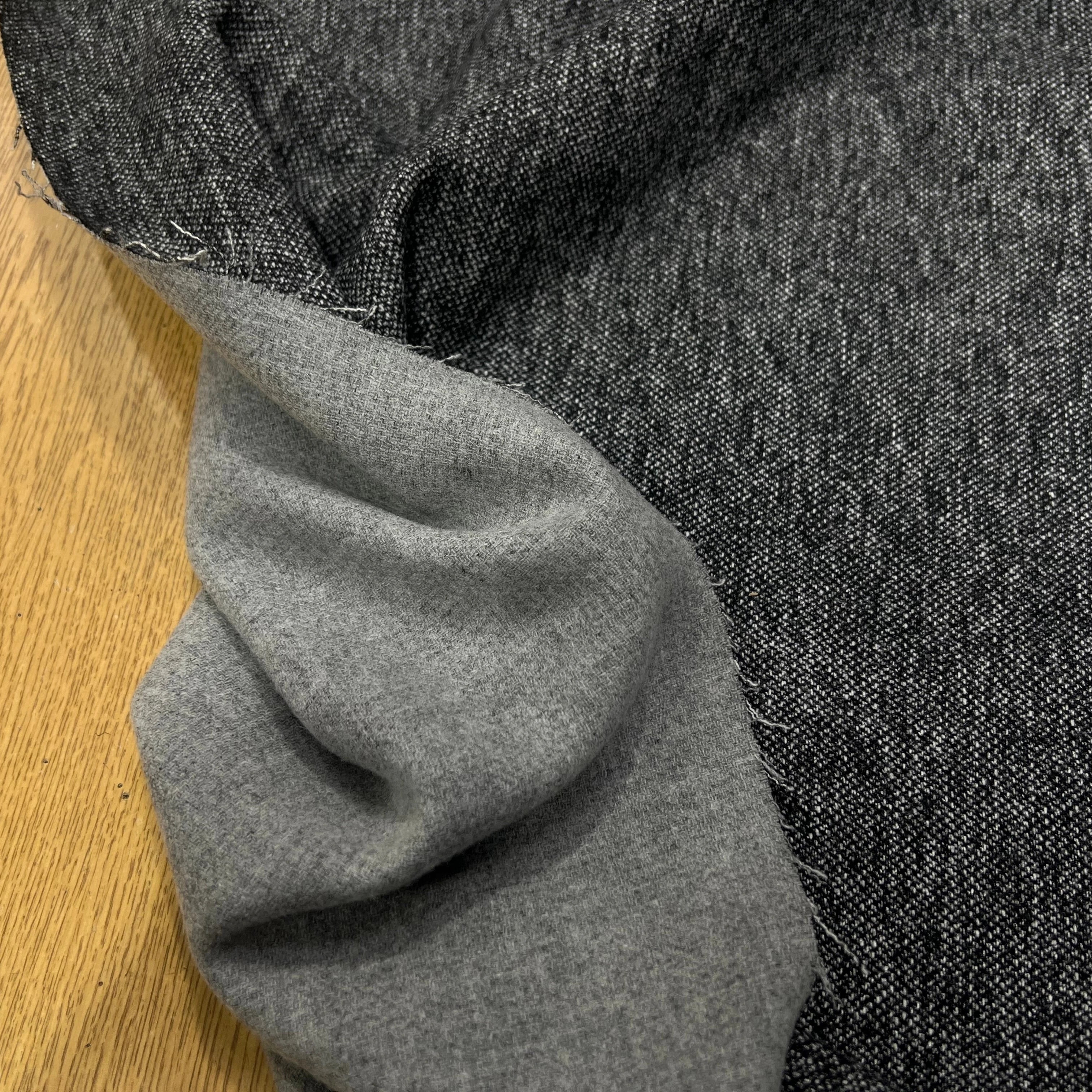 MAILLE DE LAINE LOURDE NOIRE ET BLANCHE - My Little Coupon