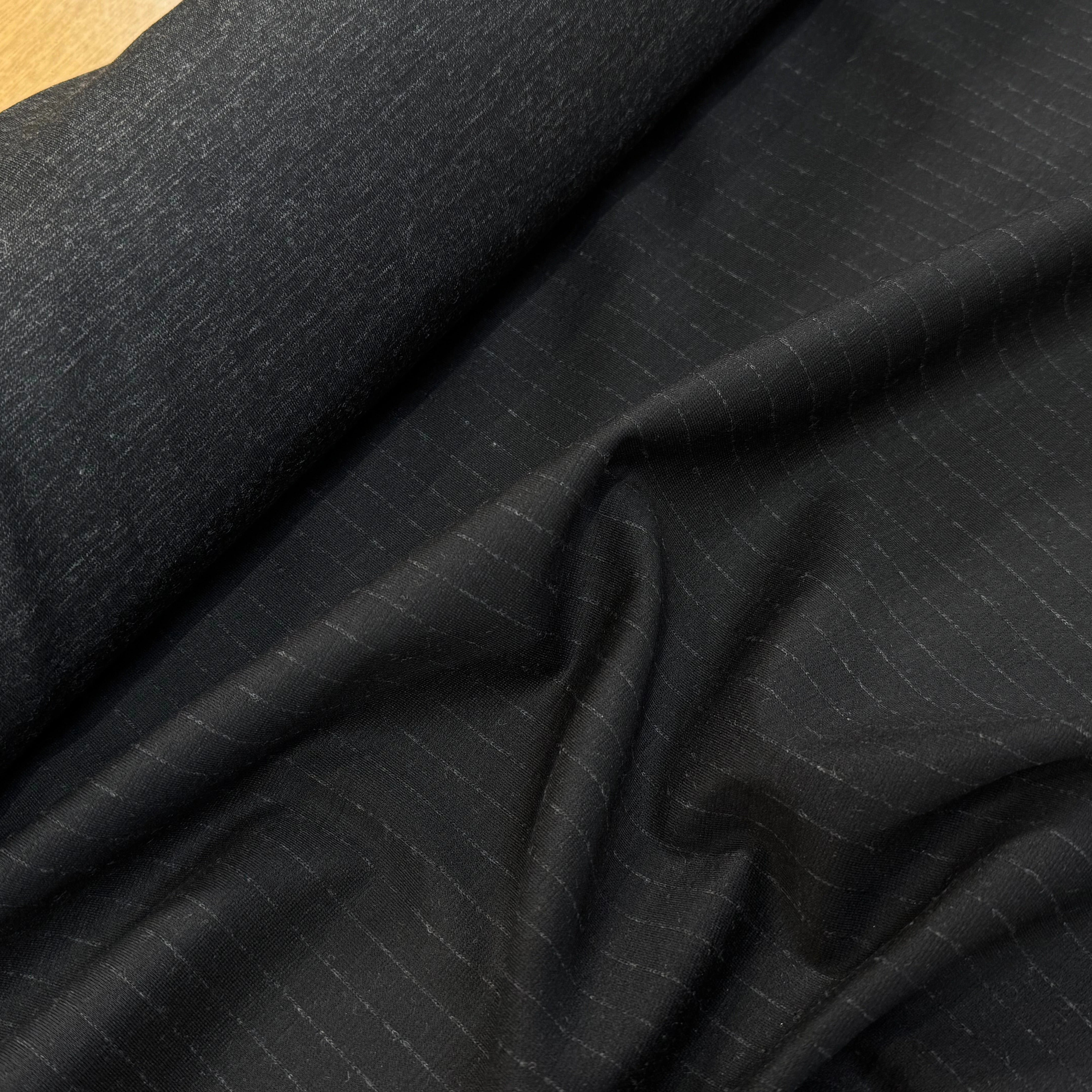 MAILLE DE LAINE ULTRA STRETCH NOIR RAYÉE BELLE TENUE - My Little Coupon