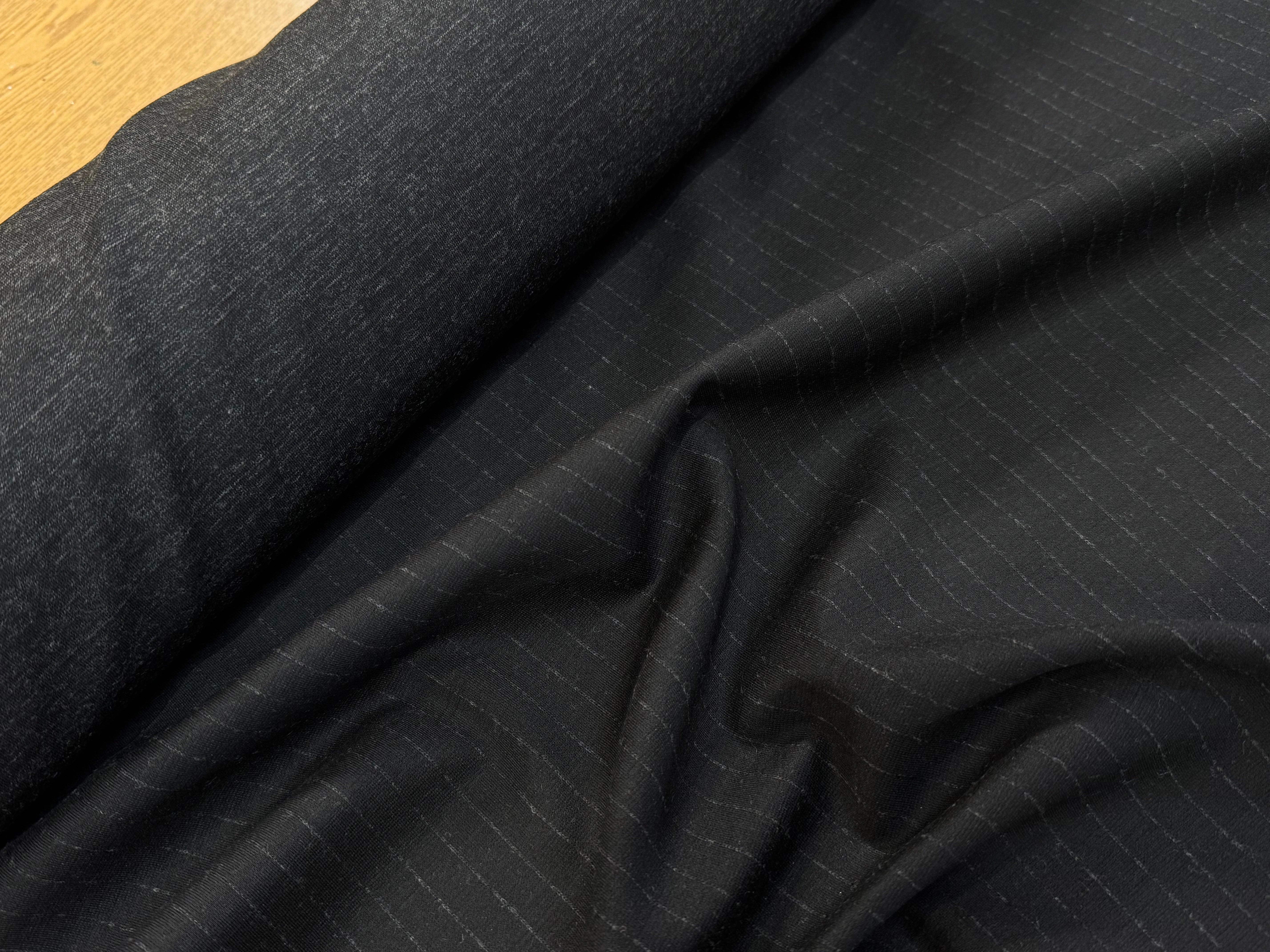 MAILLE DE LAINE ULTRA STRETCH NOIR RAYÉE BELLE TENUE - My Little Coupon