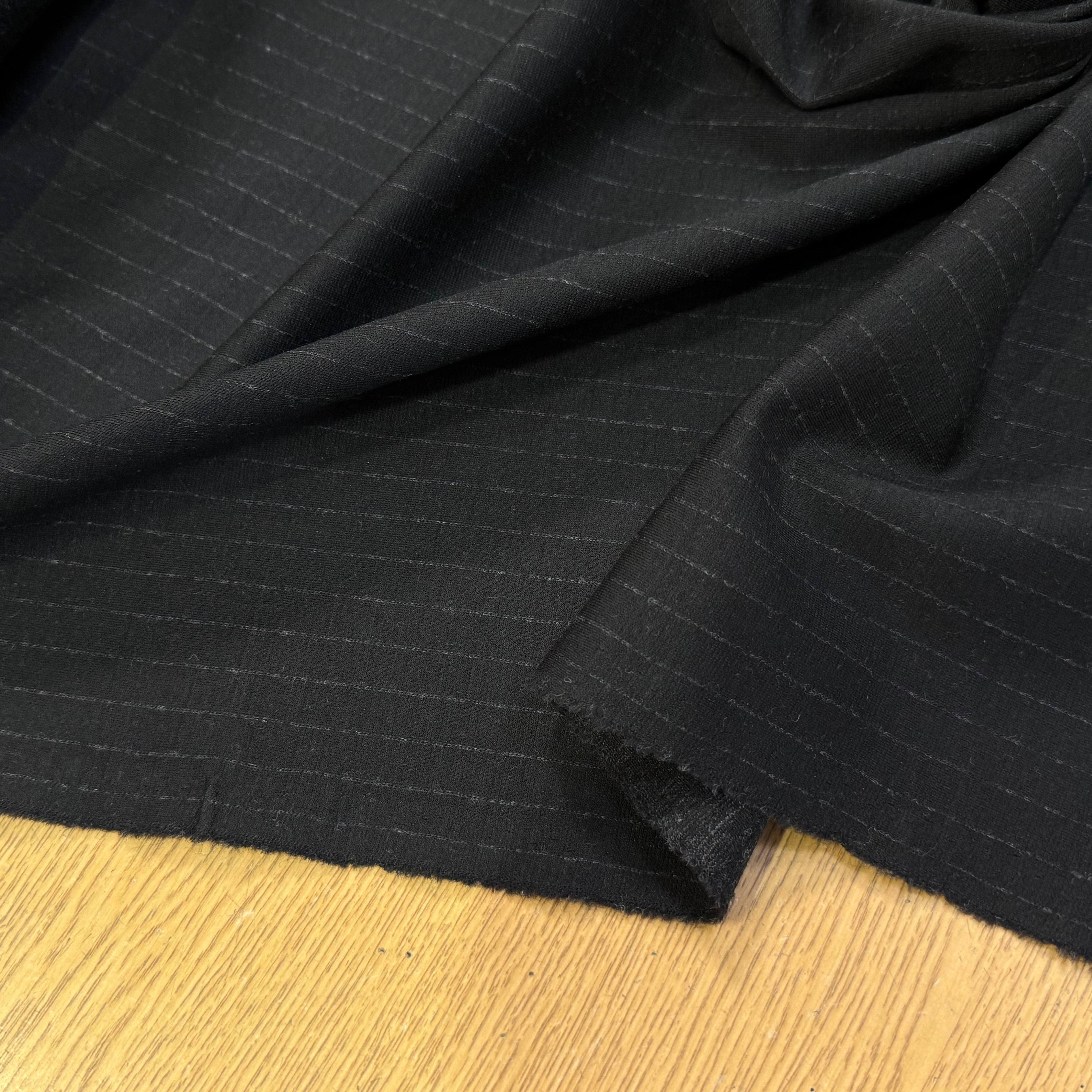 MAILLE DE LAINE ULTRA STRETCH NOIR RAYÉE BELLE TENUE - My Little Coupon